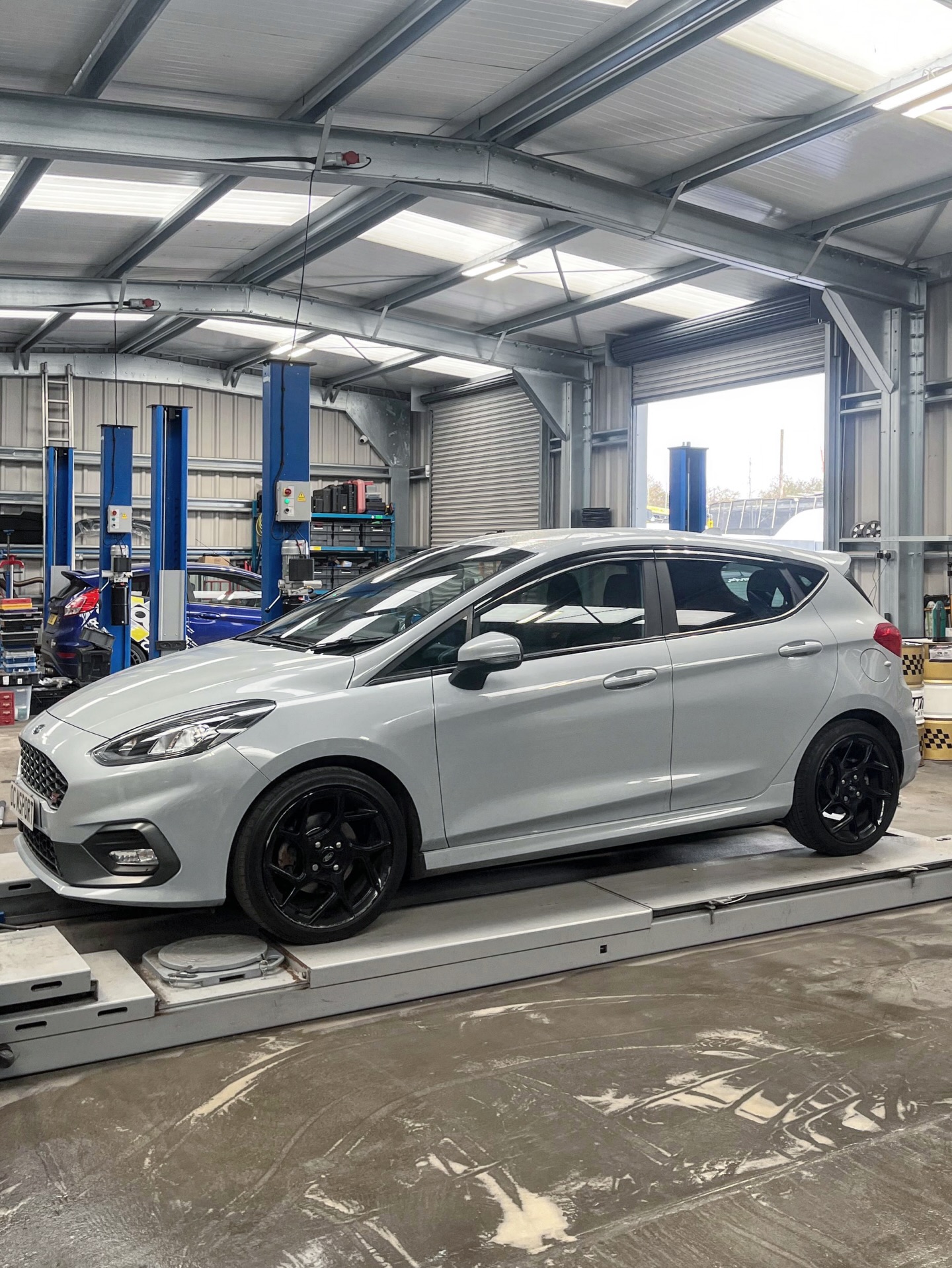 This Ford Fiesta MK8 ST came in with a coolant loss issue and no external leaks in sight. After a pressure test and inspection, we uncovered a cracked cylinder head!
The fix? A complete engine replacement and alongside we added a full genuine Ford parts service, and a new GPF pressure sensor to bring everything back to spec.
Cooling system bled, pressures verified, and it’s driving exactly as it should again.
#FordFiestaST #MK8ST #EngineSwap #OCMotorsport #fiestast200
