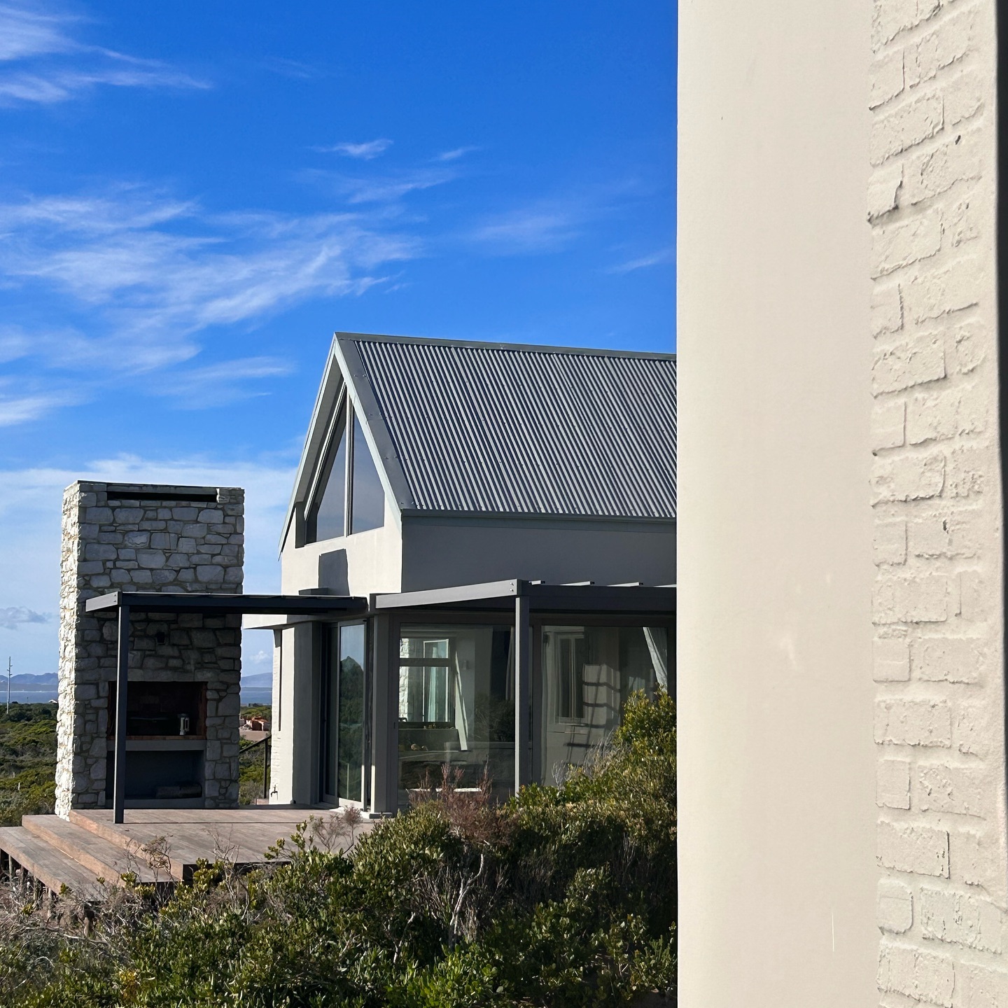 The Most Beautiful Winter’s Day.
Swipe for an amazing sky view 🍃
.
.
.
.
.
.
#winter #capetown #westerncape #africa #discovernessara #travel #explore #southafrica