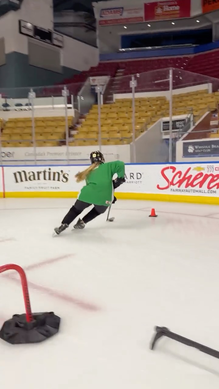 Macey Cartier of @u13aa_ravens
#hockeytraining #hockeyskills #hockeydevelopment #hockeydrills #waterlooregion