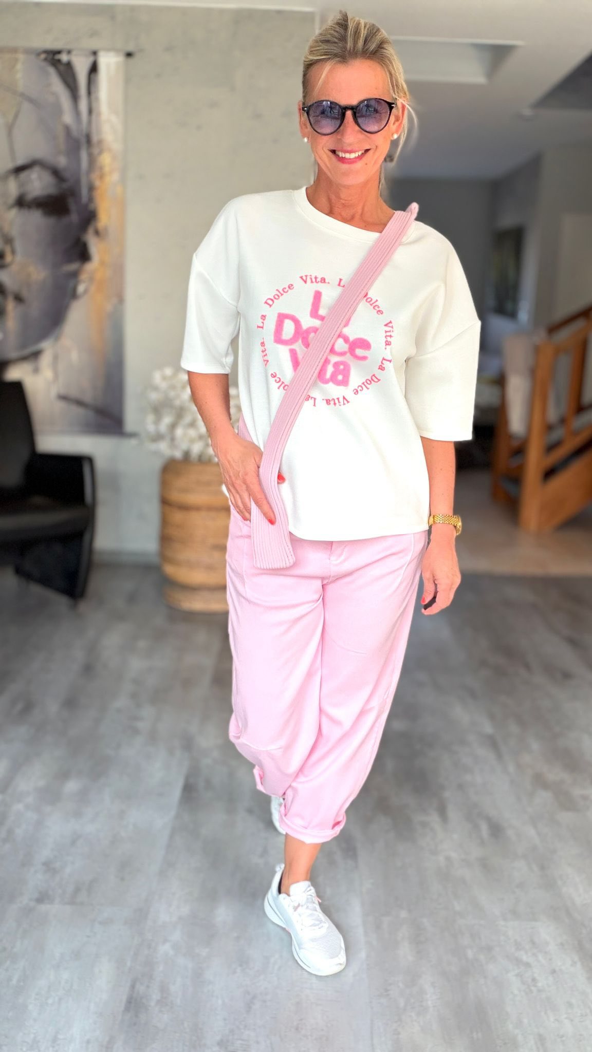 🌸 SUNDAY SPECIALS 🌸
So schöne Farben – von zartem Rosa bis hin zu strahlendem Gelb mit Pink 😍
Und dazu unsere neuen Hosen… einfach WOW! ✨
Diese Pieces bringen sofort gute Laune in deinen Look und sind perfekt für den Frühling & Sommer ☀️
‼️ Aber ihr wisst ja:
Unsere Sunday Specials haben nicht nur Special Preise, sondern sind auch super schnell ausverkauft
👉 Also wartet nicht zu lange!
Sichert euch jetzt euer Lieblingsoutfit, bevor es weg ist 💕
Wir sind total verliebt – und hoffen, ihr seid genauso begeistert wie wir 🫶
🛍️ Jetzt shoppen – Link in der Bio
⸻
#sundayspecials #fashionboxx #outfitoftheday #frühlingslook #sommeroutfit #neuekollektion #shoppingtime #instafashion #styleinspo #modeonline #ootd #fashionliebe #trendfarben #goodvibesonly