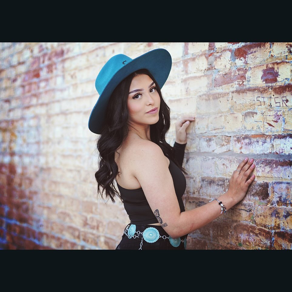 Absolutely stunning photo session with Alexandra. Waiting for the fall colors was so worth it! So beautiful!
#seniorpics #fallcolors #stunning #colorado #hat #classof2024 #sunset #sneffles #seniorphotos