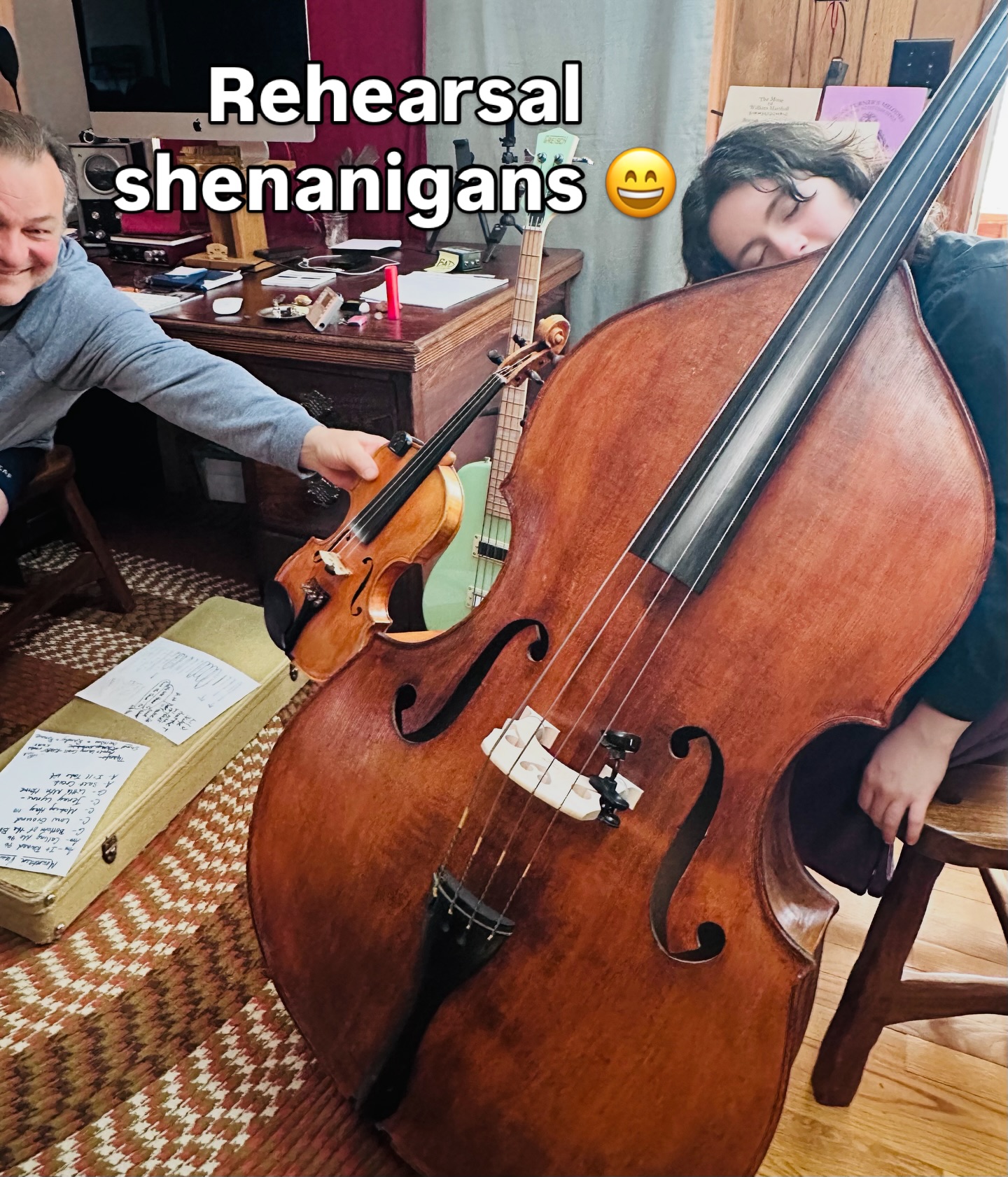 Beautiful Arthur Conner handmade fiddle and bass make such great music. Wake up, Lilli, we have more songs to run!
🎶🎻
@james.m.music @syd_christian @jenlbrooke
#bluegrassmusic #bluegrassfiddle #bluegrassbass #lovesongstorchandbluegrass #virginiaisformusiclovers
