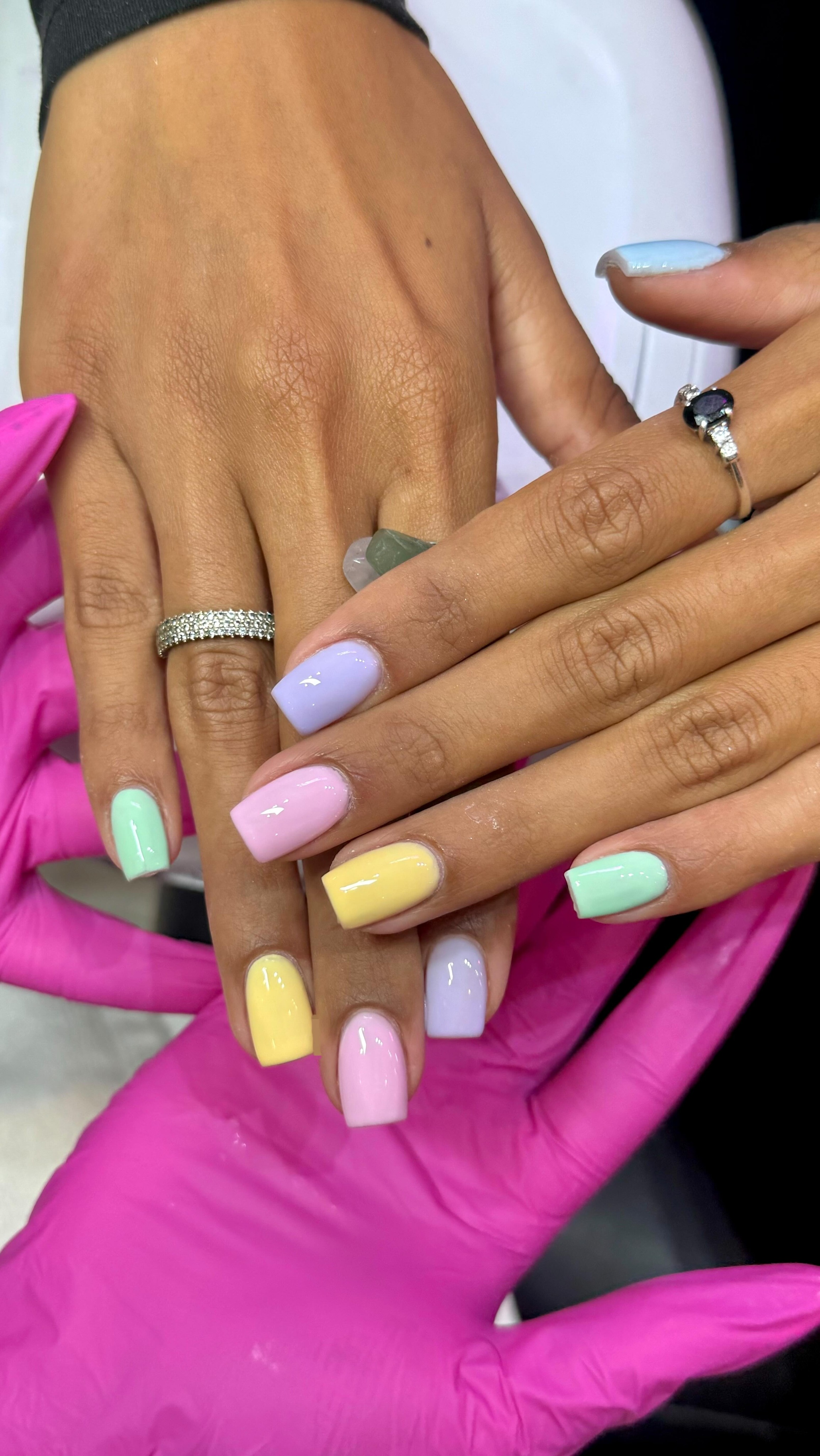 Pastel perfection just landed 💅✨
Soft tones, glossy finish, and that clean girl energy we’re obsessed with 💖🌸🍋🍬
Gel mani pedi from 189 AED
• French 25 AED
• Nail art from 10 AED
Prices subject to 5% VAT
This is your sign to go pastel 🎀
DM or WhatsApp to book 💕
#TheSalonDubai #DubaiNails #PastelNails #DubaiBeauty #NailInspo GelNailsDubai CleanGirlAesthetic DubaiSalon NailArtDubai