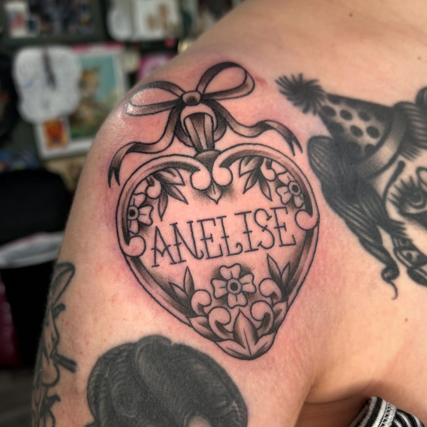 🖤 A bunch of recent black n grey pieces! The two pinup girls are both a few years healed photos! 🖤