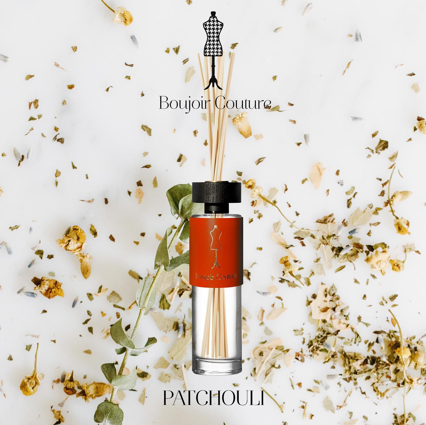 Design & profumo: il match perfetto per personalizzare gli ambienti
Gli eleganti flaconi dalla forma slanciata e dai colori trendy racchiudono sia le più classiche
che le più inaspettate fragranze di Ambiente & Profumi. I bastoncini, realizzati in legno 100%
biodegradabile, rispettano l’ambiente e rilasciano in maniera costante la vostra essenza
preferita, così da non farvi perdere neanche un istante di profumo.
Sceglietene soltanto uno per rendere il profumo della vostra casa inconfondibile, oppure
lasciatevi stupire ogni giorno dedicando una fragranza diversa a ogni ambiente. #ambienteeprofumi #diffusoriambiente #patchouli #home #profumi #profumo #ambiente #home