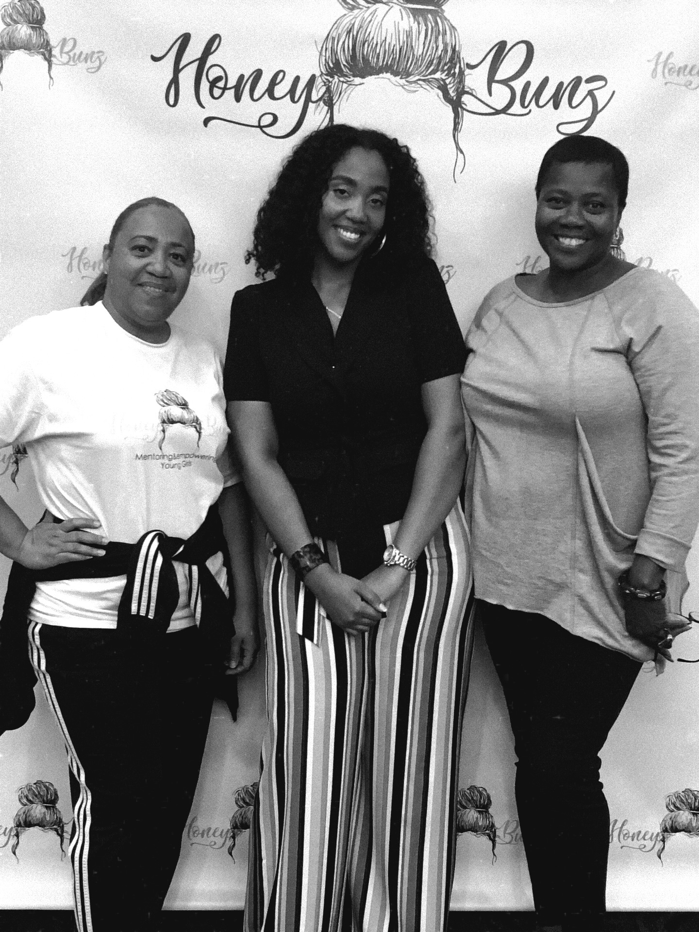 ✨ Shoutout to ALL THE WOMEN who have supported Honey Bunz over the years. 🫂
As we close out Women’s History Month, we’re taking it back to the women who showed up for our very first workshop as an organization.
We hosted it at CSUDH and learned early on: always look for free venue space😅💚
#HBZ #GoToros #DHAlumna