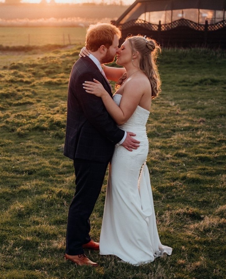 Real Bride ✨️
The beautiful Lauren, wearing the gorgeous Bobbie by Ellis Bridals.
Being the first dress she tried on Bobbie had her at first look. We played the game and tried other dresses but Bobbie couldn't be beaten.
Dress: @vickisbride @ellisbridals
Seamstress: @theweddingdresssurgeon
Photographer: @danny_jack_photography
Venue: @coolingcastlebarn