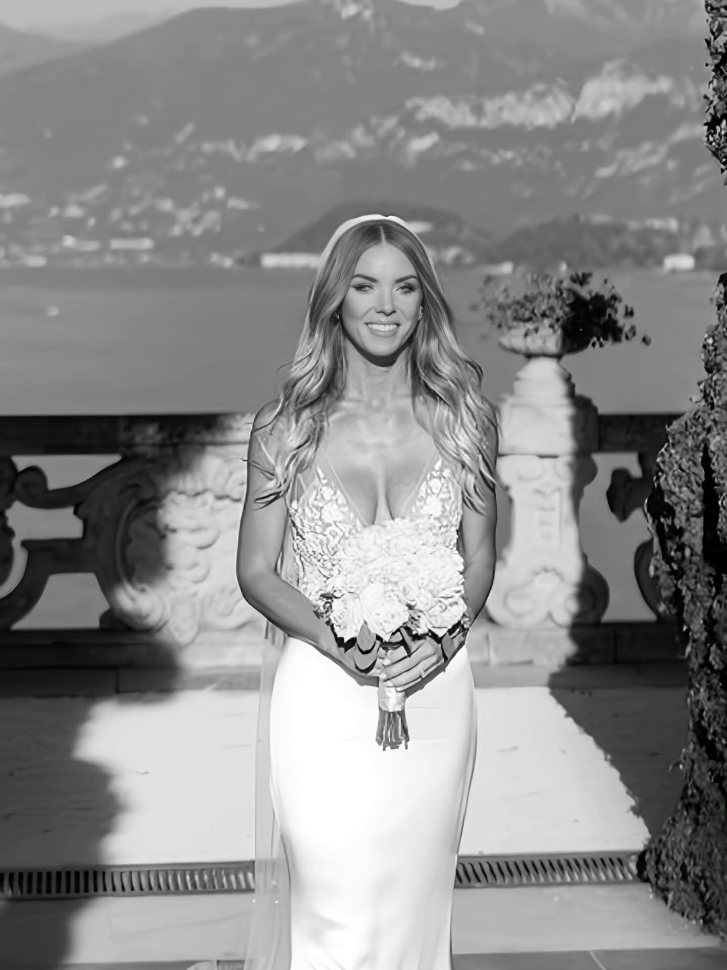 THE BEAUTY OF "ALLI"✨️
WITHOUT TRIAL 🤍 At @villadelbalbianello
--------------------------------------------------
#LakeComoWedding #lakecomomakeupartist #lakecomohairstylist #lakecomobride #bridelakecomo