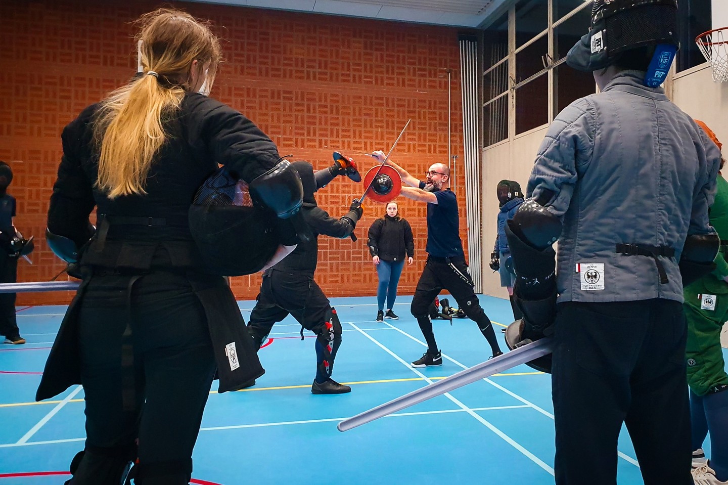 Great to see our new #SwordAndBuckler class so busy!
2 weeks in, and it's only getting better!
#HistoricalEuropeanMartialArts #HEMA #historical #martialarts #historicalfencing #longsword #lignitzer #training #fitdutchies #zwaardenbeukelaar #liechtenauer #beukelaar #hemaclub #westernmartialarts #wma #hanzestadzwolle #swolla #ergaatnietsbovengroningen #Grunn #zwaardvechten #swordfighting #historischekrijgskunsten #medieval #renaissance #middeleeuwszwaardvechten #middeleeuws #buckler #marsmartialarts