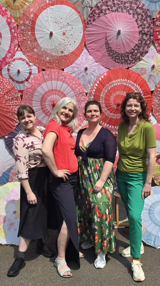 #aquabellaintaiwan #musicconnects
Day 5/6/7 - verflogen wie im Traum!
Die ersten von uns sind zurück in Deutschland, unsere letzten Tagen waren voller Magie - Besuch im @facv_nine , das große Konzert am @sunmoonlaketw , Besichtigung des Wenwu Temple. Dann zurück nach Taipeh, Abtauchen im Stadtgewirr im Ximending NightMarket und ein Highlight zum Schluss: bevor wir in der Altstadt letzte Eindrücke aufgesogen haben, hat uns @eva.triendl vom @rtideutsch Radio Taiwan International empfangen. Wir sagen Bescheid, wenn die Sendung ausgestrahlt wird!
Tausend Dank an @voxnativa_academy_choir und @laura.liang.vienna für diese Woche voller bleibender Begegnungen und Erinnerungen ❤️
We'll stay in touch!
#acapella #worldmusic