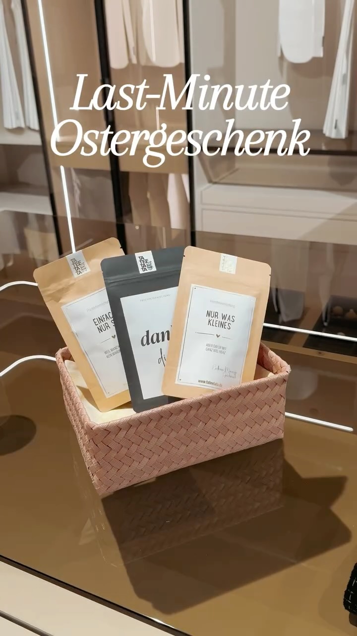 Du suchst nach einem Last-Minute Ostergeschenk? 🐣🌸✨ Dann komm vorbei im Bettenhaus Schmitt und entdecke genau das, was du brauchst! 😍🛍️
Korb: @handed_by
Kissenbezug: @essenzahome
Geschirrtücher: @sandertableandhome
Tassen: @padconcept @ppd_by_paperproductsdesign
Socken: @designbyremember
Tee: @tateetata.de
Dusch Smoothie: @moosmed.naturalcosmetics
Thermosbecher: Bioloco
#osterdeko #ostergeschenk #dekoliebe #geschenkideen #lastminutegeschenke
