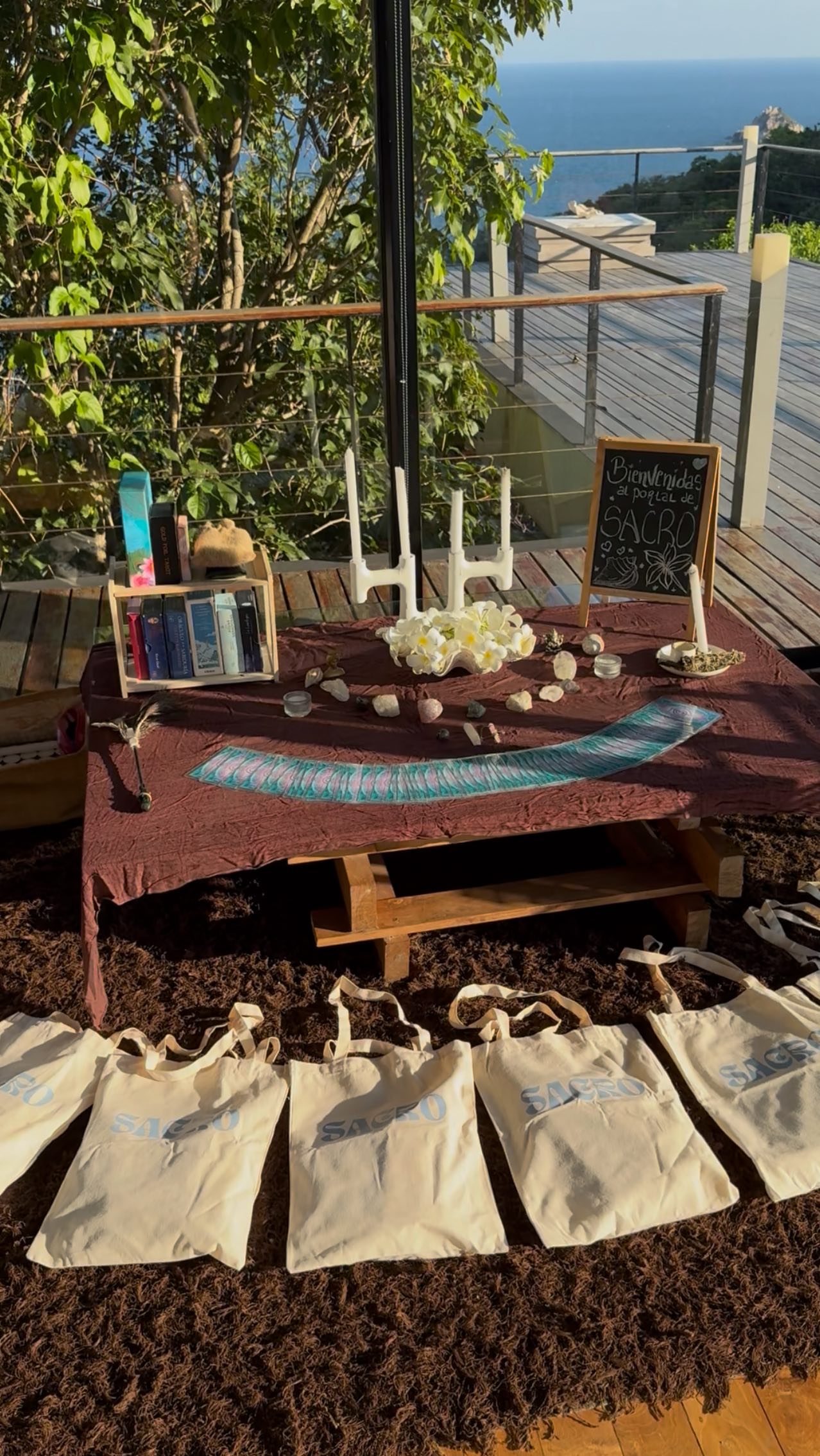 Llegó el día,
valiente es quien se atreve a sumergirse a lo sagrado.
🌀SACRO🌀
~Un retiro de magia y buceo~
Gracias @merakisustentable por confiar en este proyecto que nace de la fuerza de la vida
Gracias churritas mágicas por su sí
@__almalunar @jubevacqua @airisblue @evarome @mechibertone @jofrescocanale
Gracias mi amor por ser pilar, sostén y creador de esto @hacialmar
#retirodeyogaybuceo #retirodebuceokohtao #kohtaodiving #kohtaoholistic