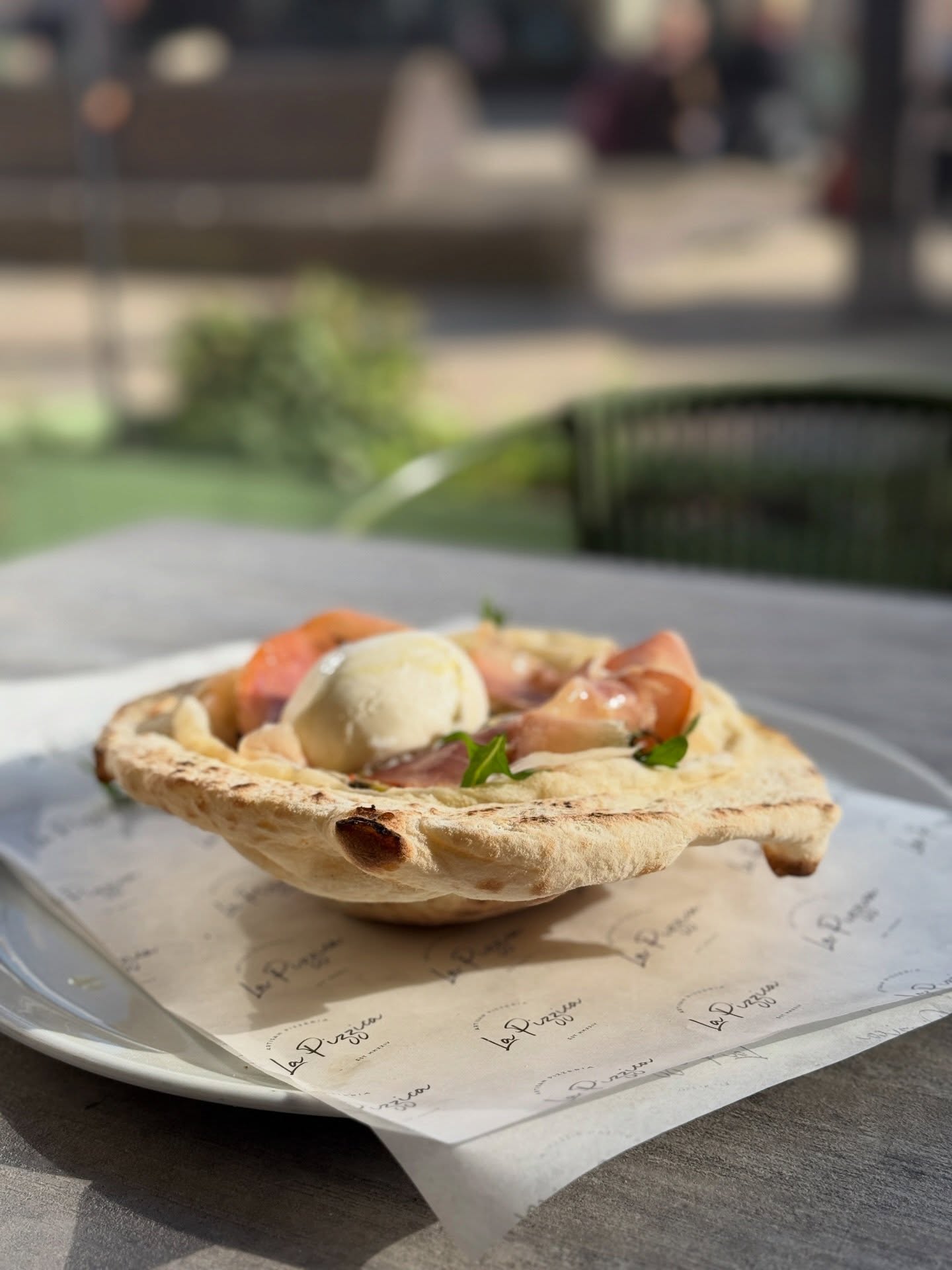 The Pizzalata Returns 🥗
Our much loved spring special is back - a delicious twist on a fresh seasonal salad, loaded with parma ham, artichoke, cherry tomatoes, and creamy burrata 😋
Available at lunchtimes only ☀️ Pop by La Pizzica this weekend and treat yourself to this returning favourite!
#LaPizzica #pizzería #eddington #Cambridge