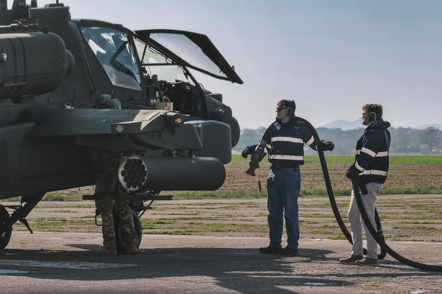 Apaches, Pizza and sunshine ☀️ , a normal day at Sleap
Another AH64 in for a refuel of F34. We offer Rotors Running Refuels for Mil/Civ 24hrs a day, 7 days a week! There’s always something to see! 🚁
#FlyAtSleap #flying #military #apache #helicopter