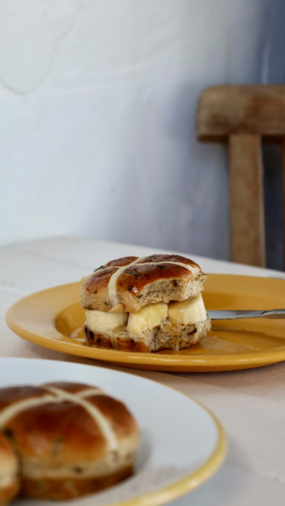 Once a year.
This is how I love to eat hot cross buns.
Lightly toasted.
A generous spread of tahini.
Fresh banana slices.
A drizzle of honey (or maple syrup).
Perhaps a dusting of cinnamon.
A deliciously sticky mess.
#hotcrossbuns #foodblogger #easterrecipes