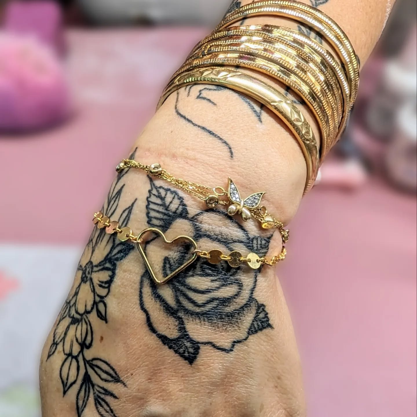 Come check out some NEW permanent jewelry tomorrow @spargebrew in Wellington!
11-6pm
10% of proceeds go to Wellington 's food bank
Bring a can of Non-Perishable food for a free drink ticket at Sparge!
Plus it's a FOOD TRUCK RALLY!!!
π Oh and there will be hotdog eating contest at 3:00! Go to @spargetoberfest_foundation website to sign up!