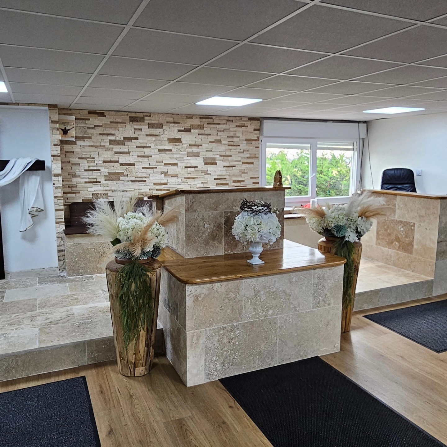 Habillage d'un pupitre d'une chapelle.
#artisanatfrancais #autoentrepreneur #woodworking #wood #lafabricdard