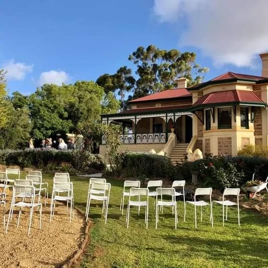 After officiating another wedding on the weekend, which was so very special, it sends you down memory lane to have a reminisce about your own 🥰
@kenzistgeorgephotography
@filipinoproject
@brownsbarossadonuts
@melissa_e_bridal
@jenandgerrybridal
@2b_nourished