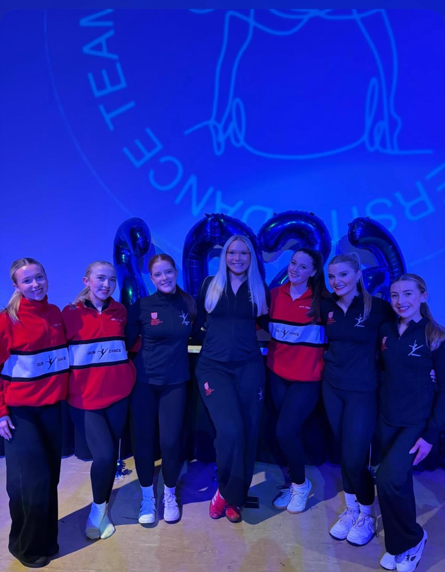 We absolutely love seeing girls stay friends years after dancing together.
Some familiar faces at a university dance competition today 🫶🏻🫶🏻💙🖤