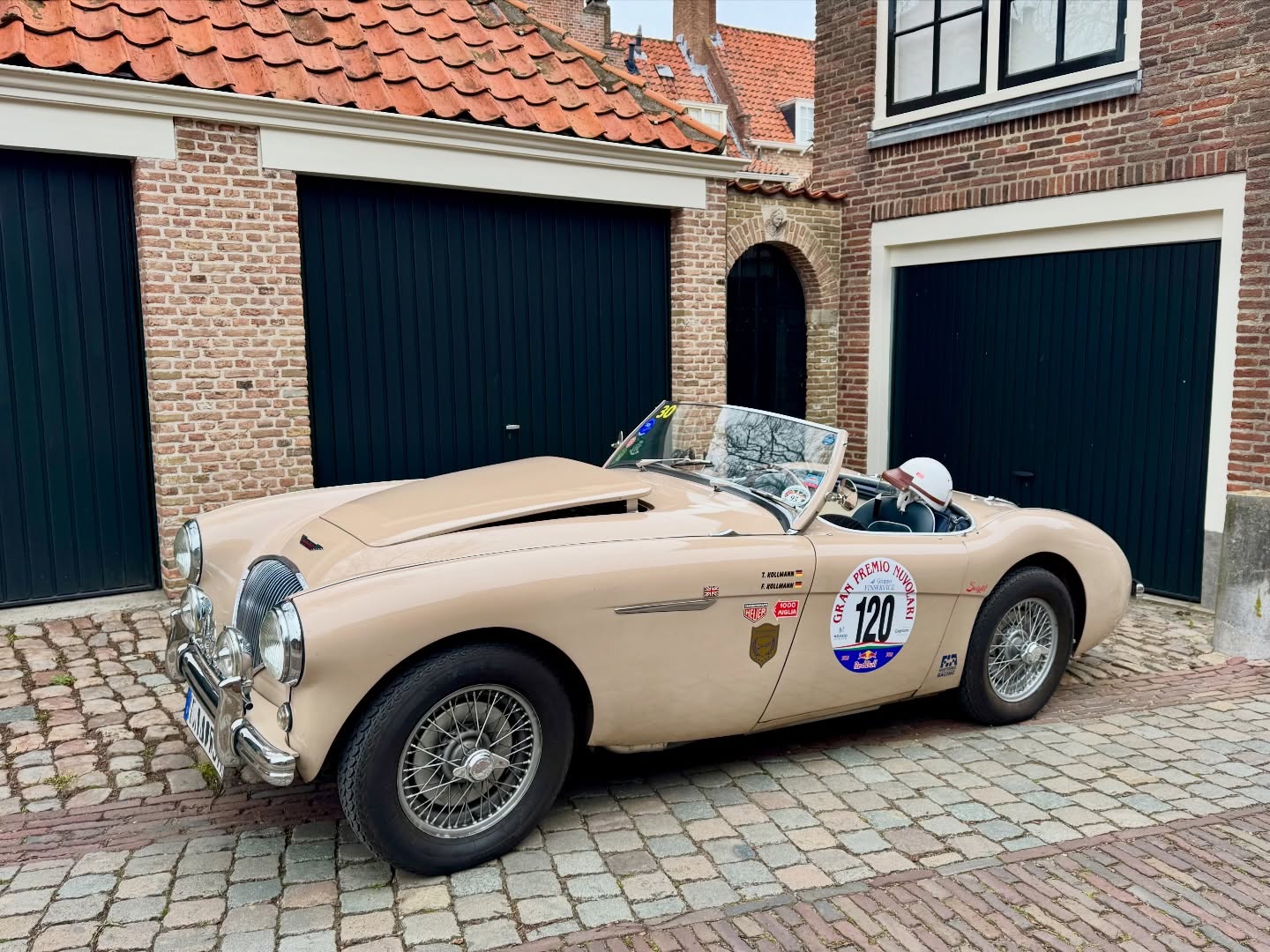The Racing Queen on Tour… 👋
We are travelling to the Netherlands 🇳🇱 and will visit the province of Zeeland. We hope for good weather for the Easter holidays and then we will explore the coast. In addition to Domburg, a trip to Knokke in Belgium 🇧🇪 is also planned. The Zoute Grand Prix 🏁 always takes place there in autumn. We will also be applying there this year.
#AustinHealey #RacingQueen #ClassicCar #VintageCar #Oldtimer @zoute_grand_prix @visitdomburg @lovezeeland @wijzijndestad @myknokkeheist