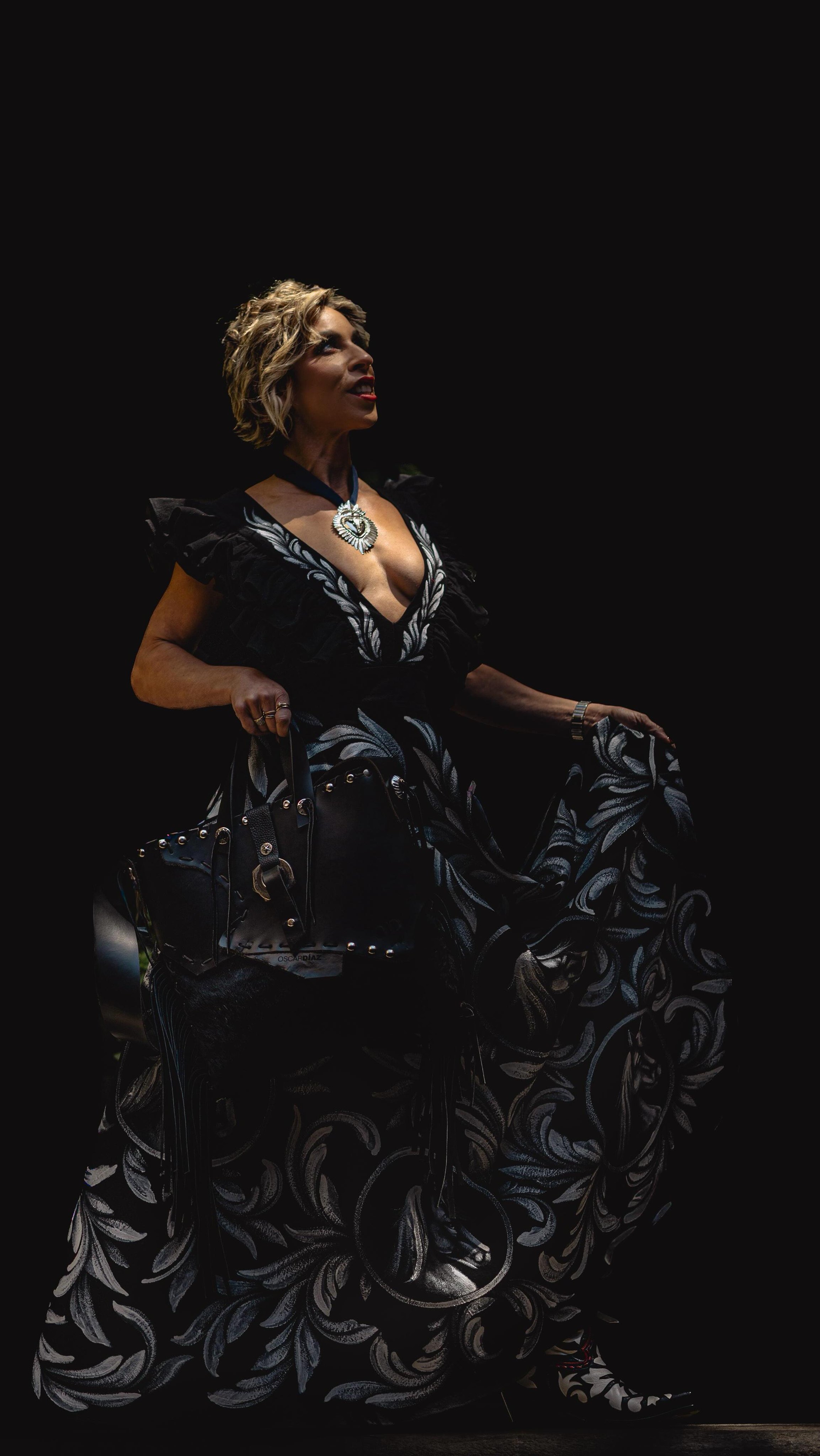 We walked the runway so horses could walk free. 🐴✨
This week, fashion met purpose at FOR THE LOVE OF HORSES — a runway show by @claudia_bo_designer @oscardeaz and @carriecameronart raising funds for ESPERANZA EQUINA. Every look, every step, every dollar goes toward giving these animals a second chance.
Tap the link in bio to donate or learn more about the rescue or the fabulous designers who helped this cause with their art
. 💛 photos @montfortphoto.video @viperrrmary makeup @carlotazertuche
#HorseRescue #FashionForGood #WomenWhoRide #RunwayForACause CowgirlStylephotos