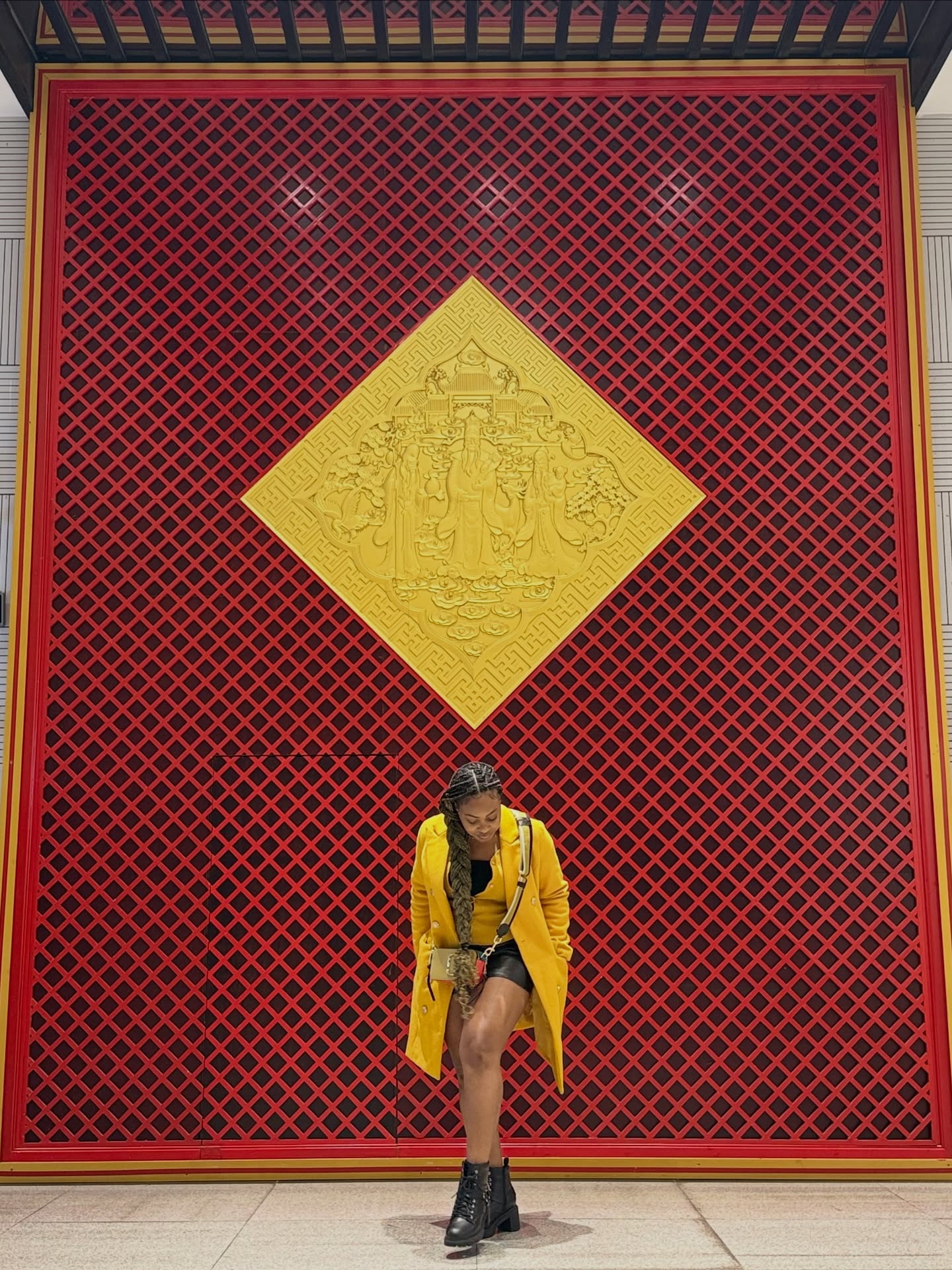 Chengdu, China 📍
⭐️Sichuan Opera
⭐️IFS mall
⭐️Pandas Breeding Center
⭐️People’s Park
💛 The man looking at you act a fool while he uplifts me & shows me how to waltz around my haters 😂
S/o to @aleeselightyear for putting me onto the beauty that is Chengdu. Check out her page & YouTube, it’s highly educational about China from an American expat perspective!
&& be sure to STREAM “Properly” ft. @officialmusalane & @kayla_love_official OUT NOW! 🎶🎵🌹🌹🌹🌹🌹🌹🌹🌹