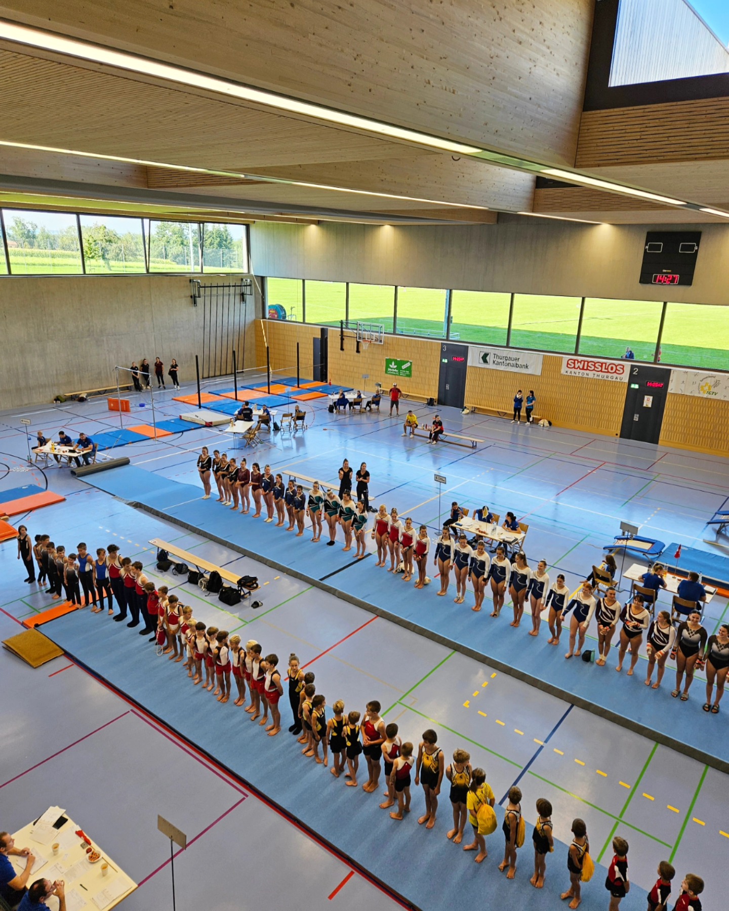 Ein gelungener Herbstwettkampf 2024 in der Seesichthalle in Neukirch.🤸
Der DTV freute sich über die zahlreichen Turnerinnen und Turner sowie die Zuschauer, welche die Turnatmosphäre, die Festwirtschaft und die Seesicht genossen. Auf diesen erfolgreichen Tag wurde am Abend an der Bar noch ein paar Mal darauf angestossen.🍻🥳
Vielen Dank an alle Helferinnen und Helfer, an den TGTV, die Turnerinnen und Turner und alle Besucher.
@tgtv.turnverband
@rusto_ag