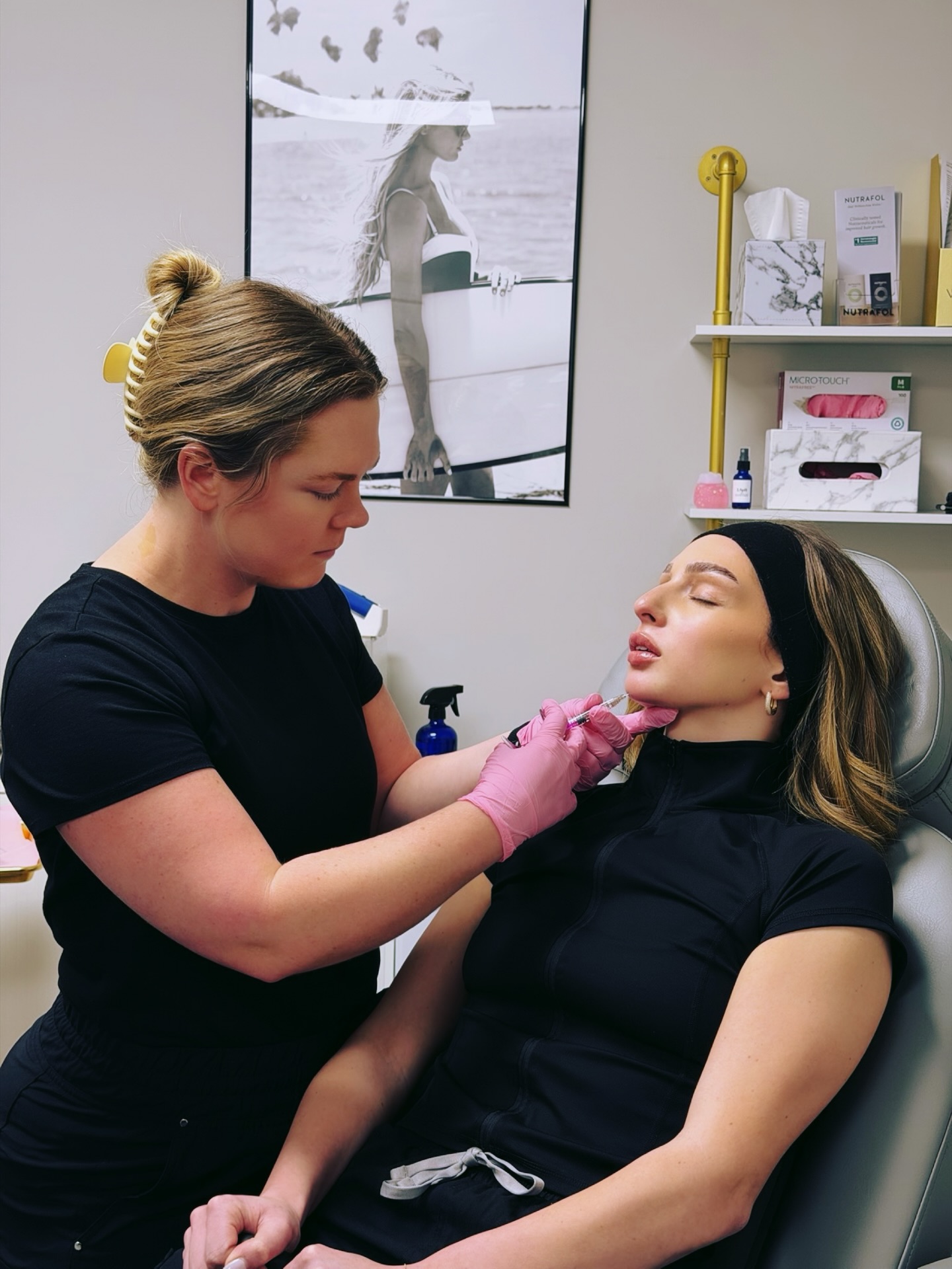 Subtle. Strategic. Transformative. ✨
Today Paige focused on refining—not changing—her natural beauty with a combination of:
💉 RHA 4 in the Chin
• Enhances projection and balance
• Softens chin shadowing
• Creates a smoother, more defined profile
• Adapts beautifully to natural facial movement
✨ Daxxify in the Chin
• Relaxes the mentalis (“orange peel” chin muscle)
• Smooths dimpling and tension
• Helps maintain a polished, refined result for longer
The result?
Effortless harmony. Elevated confidence.
This is facial balancing… the IAM way. 🤍
#IAMDifference #SubtleEnhancement #RHA4 #Daxxify #ChinFiller FacialBalancing ProfileRefinement NaturalResults LuxuryAesthetics NursePractitionerLed AgelessByDesign