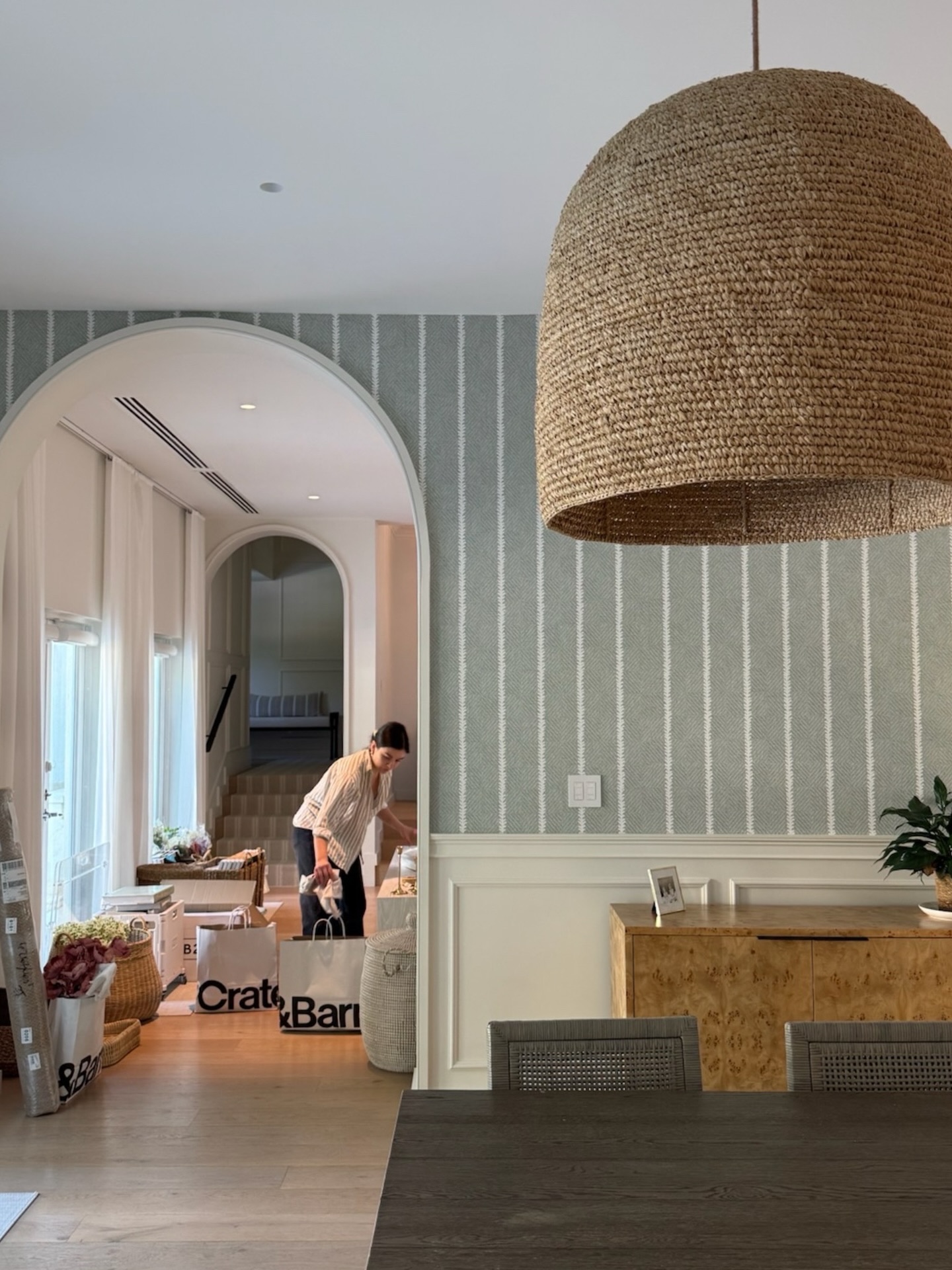 Cadiz Ave 🐚
⠀⠀⠀⠀⠀⠀⠀⠀⠀
A home that felt too new for its setting – softened, layered, and brought back to its roots.
⠀⠀⠀⠀⠀⠀⠀⠀⠀
Grasscloth, subtle moldings, and warmer finishes throughout to introduce the kind of character that feels like it’s always been there.
