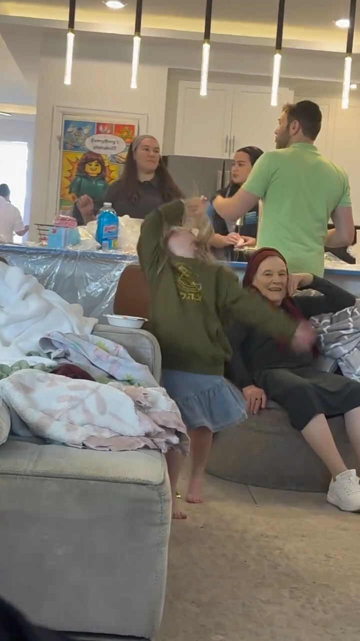 The redemption we experienced at the time of the Exodus from Egypt, came in the blink of an eye. So fast that we didnât have time for the bread to rise. So too our tradition teaches that the ultimate redemption will come just as quickly, when we least expect it. We hope and pray that this Pesach we experience the redemption we are all waiting for ushering in a time of peace for everyone. Praying our brothers and sisters in Israel stay safe especially those who are serving and putting their lives on the line #dance #pesach #passover