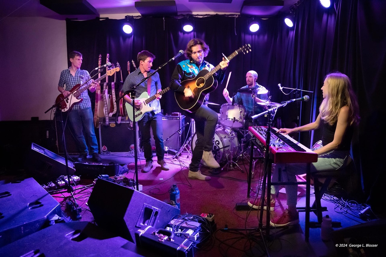 Skylark Lounge will always hold our hearts 💕
Seriously still on cloud nine after a super fun show at @skylarkdenver with @coffisbrothers and @the_get_together_ on Saturday. Thanks for taking a chance on us, and thanks to friends old and new for making it a special night 😍 #love
And EXTRA special thanks to @george.l.blosser for his great photos and support!
#denver #coloradomusic #lowfiveband #coffisbrothers #music #band #livemusic #show #localmusic #songwriter #gibson #guitar #singer #live #livemusic