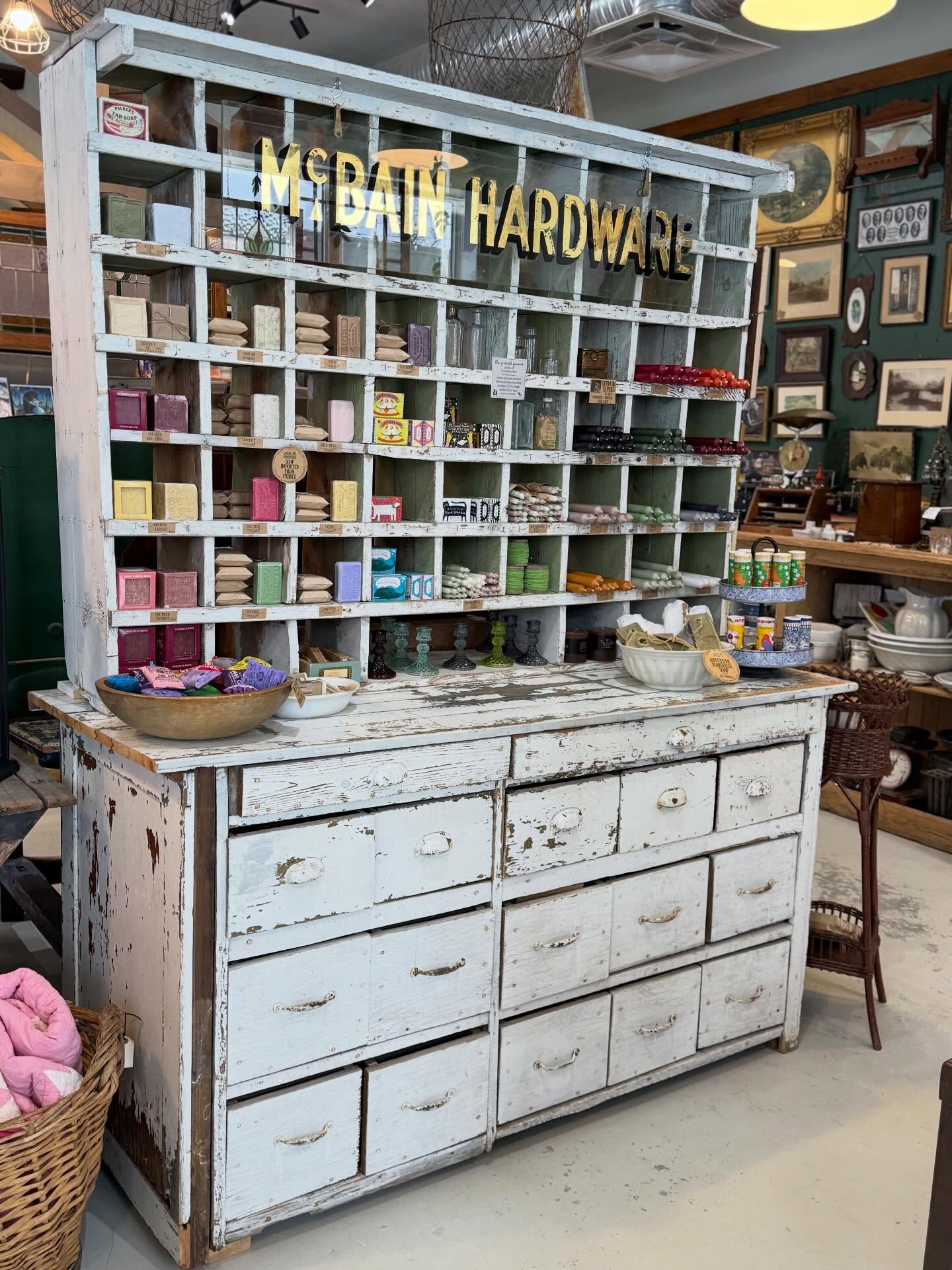 It’s going to be a beautiful…. Sunny…. Spring Weekend…..
#antique #antiquehome #vintagehome #vintageinspired #fleamarketfinds