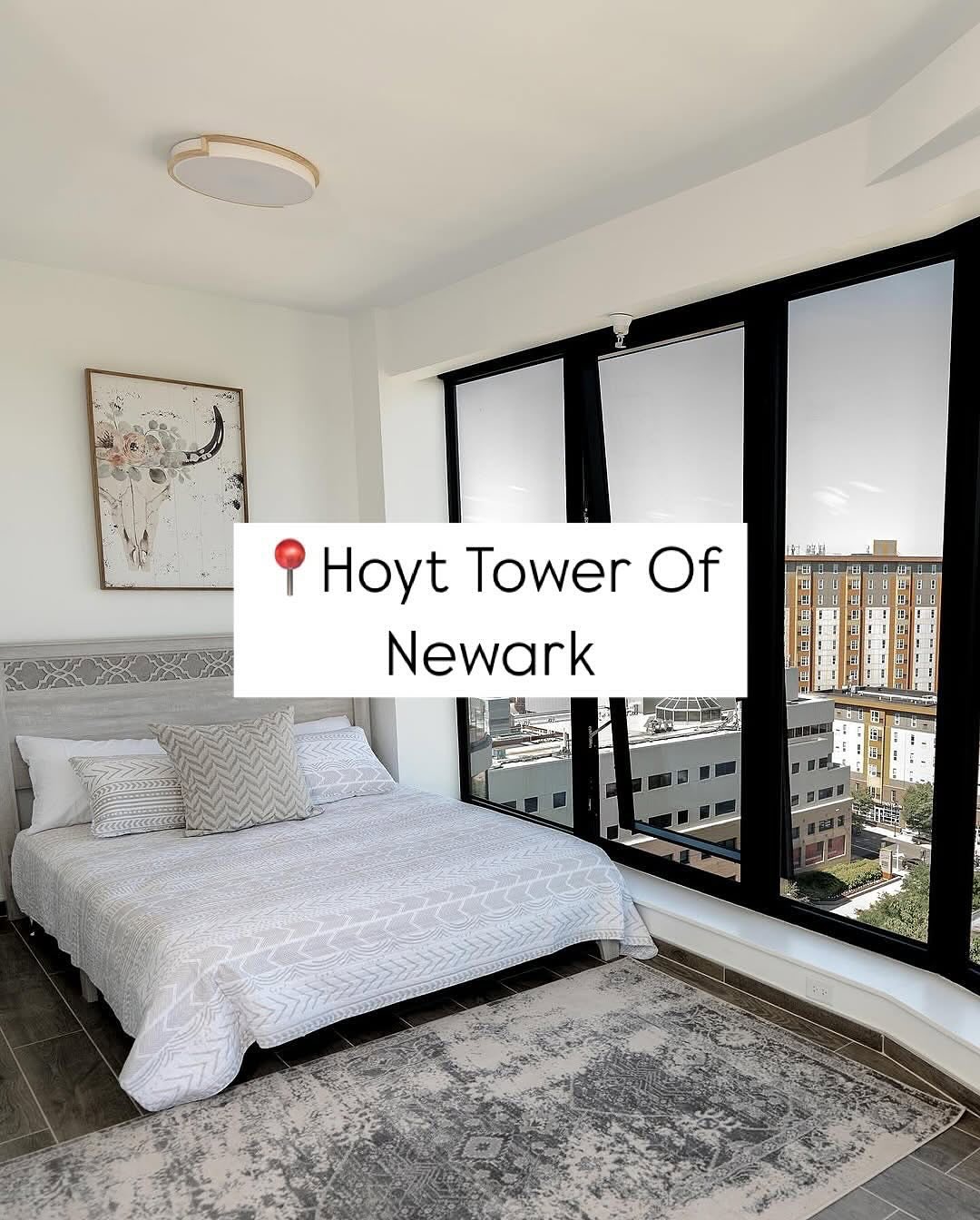 Welcome to your 1 Bedroom Dream Apartment.
With views youâve always wanted.
And prime location to public transportation in the heart of it all.
This is where you belong.
Here, at Hoyt Tower of Newark.