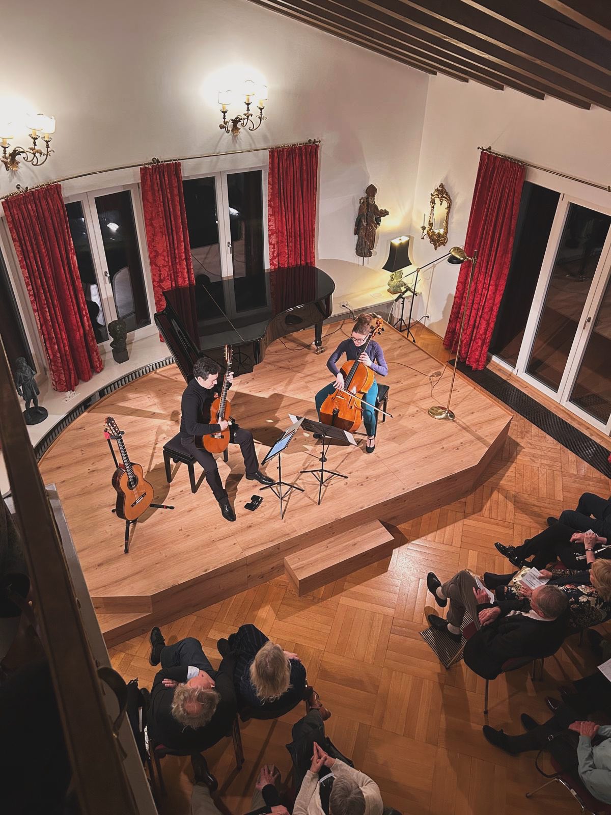 Some videos and photos of our concert in Germany at the @wolfgang_sawallisch_stiftung last Friday, sharing our music with a very loving audience! 🎻🎸🎶🎼
How nice to share art in such a special and beautiful place!