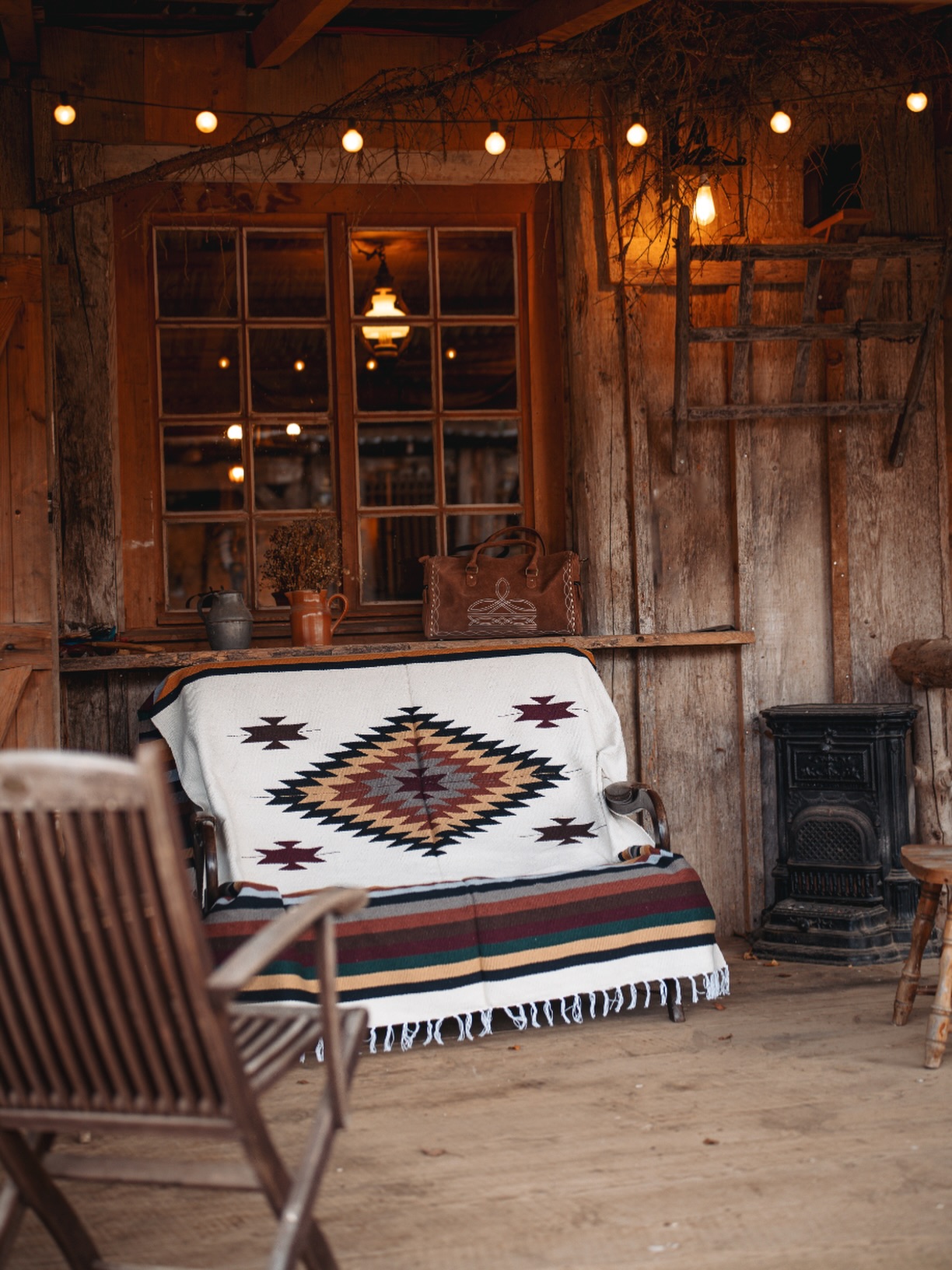 Le soleil est de retour et nos envies d’escapades aussi!
Retour sur une virée au @febus_king_ranch, jamais sans notre couverture El Paso 😍
#ranch #scenographie #western