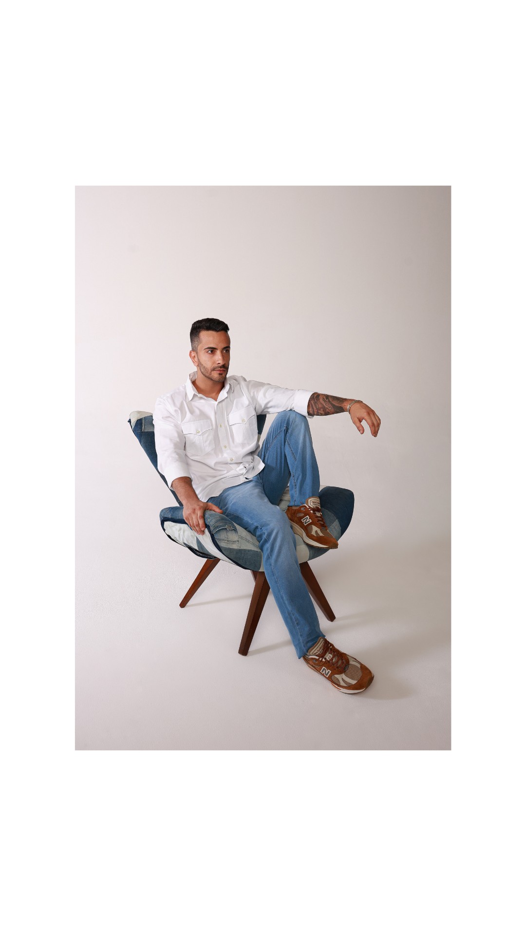 SIMPLICIDADE COM PRESENÇA
Estilo é saber escolher o essencial e ainda assim marcar presença. Visual leve, atitude firme e autenticidade em cada detalhe.
Porque o básico bem feito nunca passa despercebido.
#Missfiori