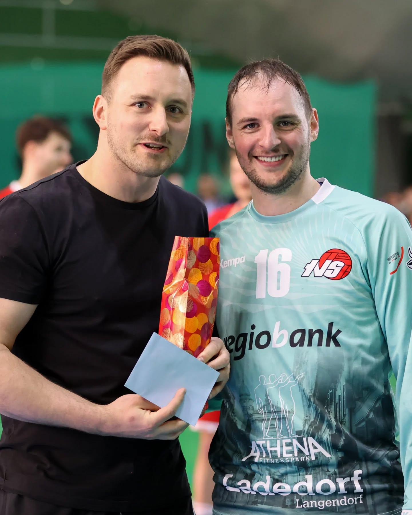 Danke Marco! 🙌
Vor 17 Jahren ist Marco zu uns gestossen und hat alle Juniorenstufen durchlaufen. Seit dem Neuaufbau nach dem NLB-Abstieg war er ein wichtiger Rückhalt in der 1. Mannschaft.
Beruflich oft unterwegs, wurde es zunehmend schwierig, alles unter einen Hut zu bringen – nun hat er sich entschieden, zurückzutreten.
Marco, danke für deinen Einsatz und alles, was du für uns geleistet hast. Für deine Zukunft wünschen wir dir nur das Beste und viel Freude bei der Guggenmusik! ❤️🤍