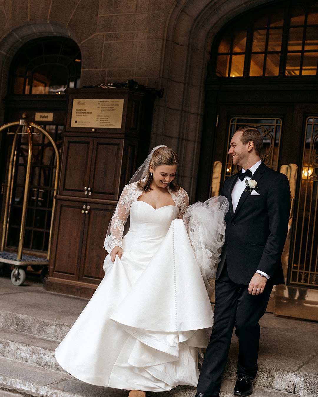Au tout début du mois de janvier, Kalyn et Richard ont célébré leur oui au sein de l’iconique Château Frontenac.
Chaque détail a été soigneusement pensé et intentionnellement placé, créant une atmosphère où l’élégance rencontrait le sens.
En coulisses, nous avons veillé à ce que la journée se déroule avec fluidité, permettant aux mariés, à leurs familles et à leurs amis d’être pleinement présents et immergés dans chaque instant.
Une célébration définie par la grâce, la précision et une beauté intemporelle ✨🤍
_
At the very beginning of January, Kalyn and Richard celebrated their I do at the iconic Château Frontenac.
Every detail was thoughtfully curated and intentionally placed, creating an atmosphere where elegance met meaning.
Behind the scenes, we ensured the day unfolded seamlessly allowing the couple, their families, and friends to be fully present and immersed in every moment.
A celebration defined by grace, precision, and timeless beauty ✨🤍
Venue @wedding_chateaufrontenac
Photographer @cathylessardphoto
Florist @fleurdeurope
Beauty @stlaurentaveda
DJ, band & MC @supersonicheartsband
Decor @lavieestunefete.ca
Rental @groupeabp