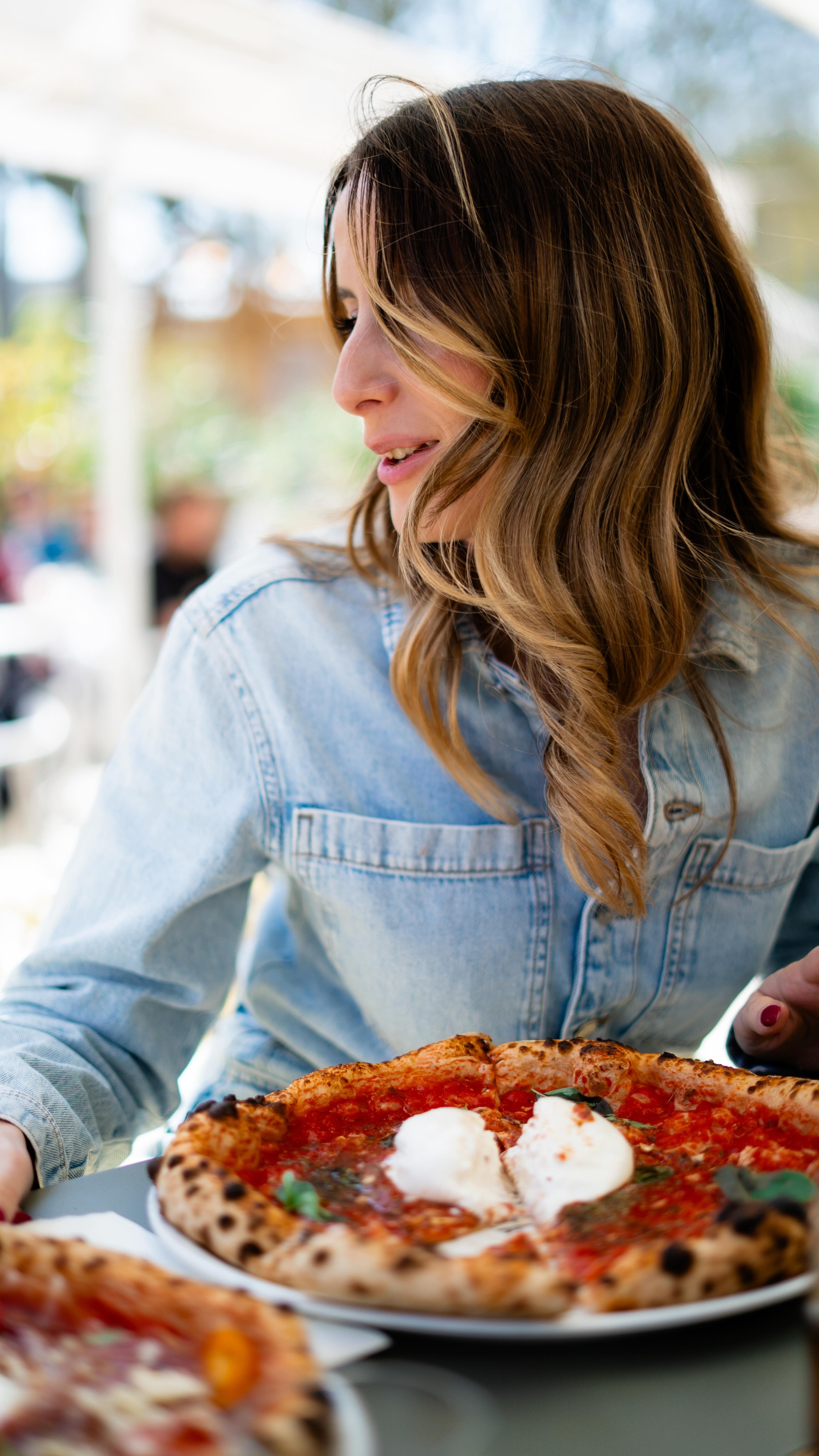 Notre love langage chez Baci 🤍
Trattoria | Pizzeria | Cocktail | Event 💋
📍 1 place des Martyrs de la Résistance, Niort (centre ville)
📞 05 49 10 73 79
🕰 Ouvert midi et soir 7j/7
Baci - restaurant italien Niort - bar lounge - aperitivo - cocktails niort - ou sortir à Niort - ambiance lounge Niort - brunch niort - trattoria - trattoria Niort - restaurant brunch niort - brunch poitiers
@lauska.studio ✨