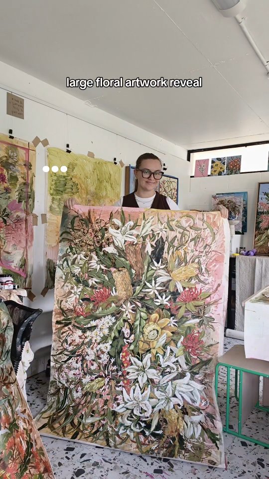 Another large floral piece that I picked up from the framers this week ✨
To hang vertically or horizontally - it's your choice - we have put wires on both directions so it can fit into your home as you need / as your living arrangements change!
I've also made sure that these large paintings of mine fit in a normal SUV - you won't need a ute or a van to take these ones home from the art fair, as long as you can put your back seats down.
Showing at the @affordableartfairau
Brisbane Showgrounds
May 7-10
Stand A9 with @keap_collective
#largewallart #australianart #contemporaryfloralart #australianflowers #affordableartfair