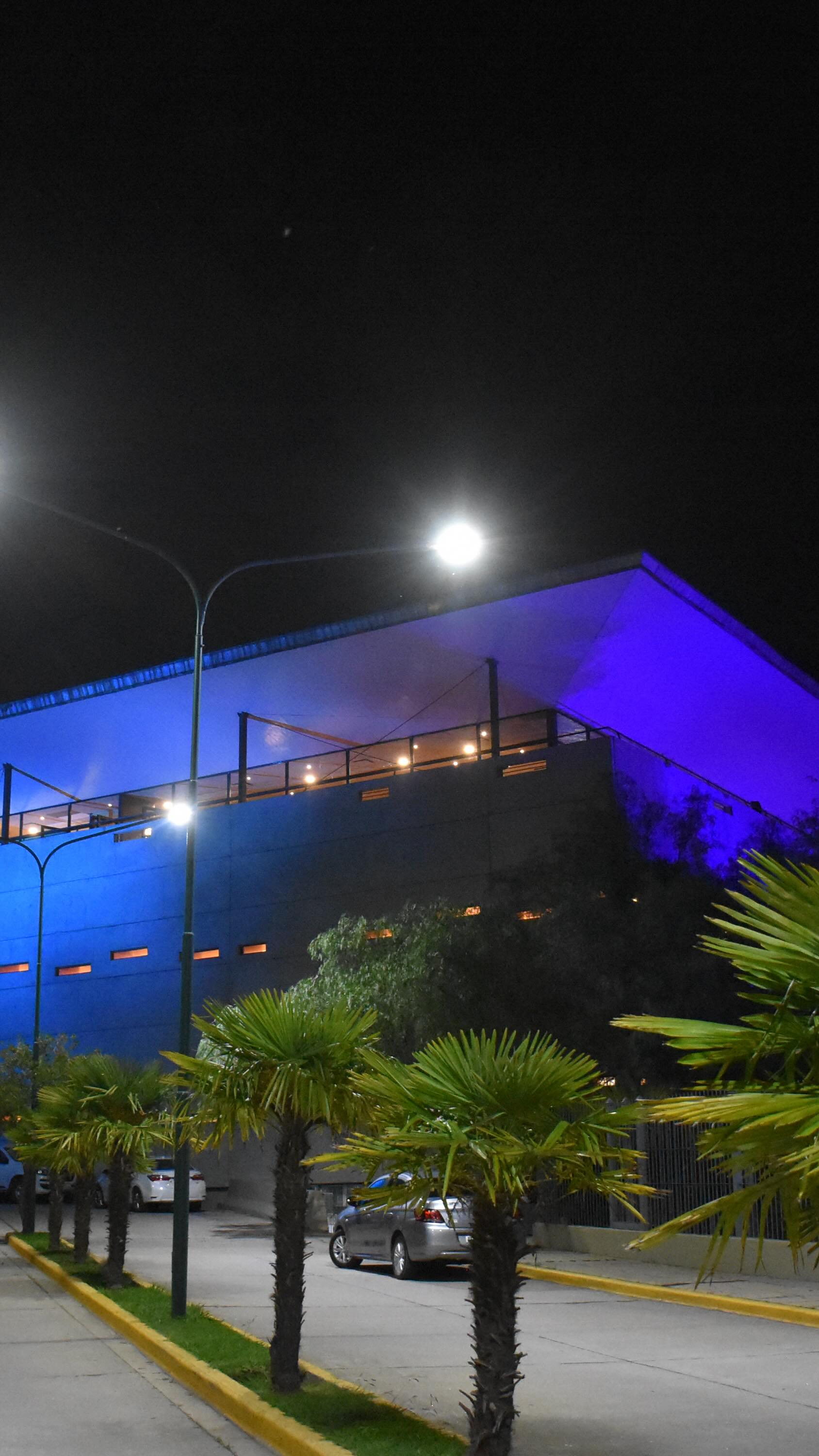 Días perfectos para visitar el 5to Salón Arte San Luis en la Caja de los Trebejos, un magnífico edificio anexo al Hotel Potrero de los Funes, en el circuito turístico de la Provincia de San Luis, rodeado de naturaleza.
Un centenar de artistas preseleccionados para esta exposición multidisciplinaria que permanecerá hasta el Domingo 12 de Abril de 2026 con entrada gratuita de jueves a sábado de 18 a 22 hs y los domingos de 17 a 20 hs.
Las obras se pueden adquirir en forma directa o en la subasta organizada por la Fundacion SuperArte y el Colegio de Martilleros de San Luis el domingo 4 de abril.
El Salón Arte San Luis ya es un clásico
Desde el 18 de marzo al 4 de abril, se realiza la quinta edición del Salón Arte San Luis con la participación de los mas destacados artistas locales.
Un evento muy esperado por todo el sector cultural que se realiza en la Caja de los Trebejos, anexo al Hotel Potrero de los Funes, en el circuito turístico de la Provincia.#artecontemporaneo #arteargentino #exposición #subasta #sanluis Días perfectos para visitar el 5to Salón Arte San Luis en la Caja de los Trebejos, un magnífico edificio anexo al Hotel Potrero de los Funes, en el circuito turístico de la Provincia de San Luis, rodeado de naturaleza.
Un centenar de artistas preseleccionados para esta exposición multidisciplinaria que permanecerá hasta el Domingo 12 de Abril de 2026 con entrada gratuita de jueves a sábado de 18 a 22 hs y los domingos de 17 a 20 hs.
Las obras se pueden adquirir en forma directa o en la subasta organizada por la Fundacion SuperArte y el Colegio de Martilleros de San Luis el domingo 4 de abril.
El Salón Arte San Luis ya es un clásico
Desde el 18 de marzo al 4 de abril, se realiza la quinta edición del Salón Arte San Luis con la participación de los mas destacados artistas locales.
Un evento muy esperado por todo el sector cultural que se realiza en la Caja de los Trebejos, anexo al Hotel Potrero de los Funes, en el circuito turístico de la Provincia.#artecontemporaneo #arteargentino #exposición #subasta #sanluis