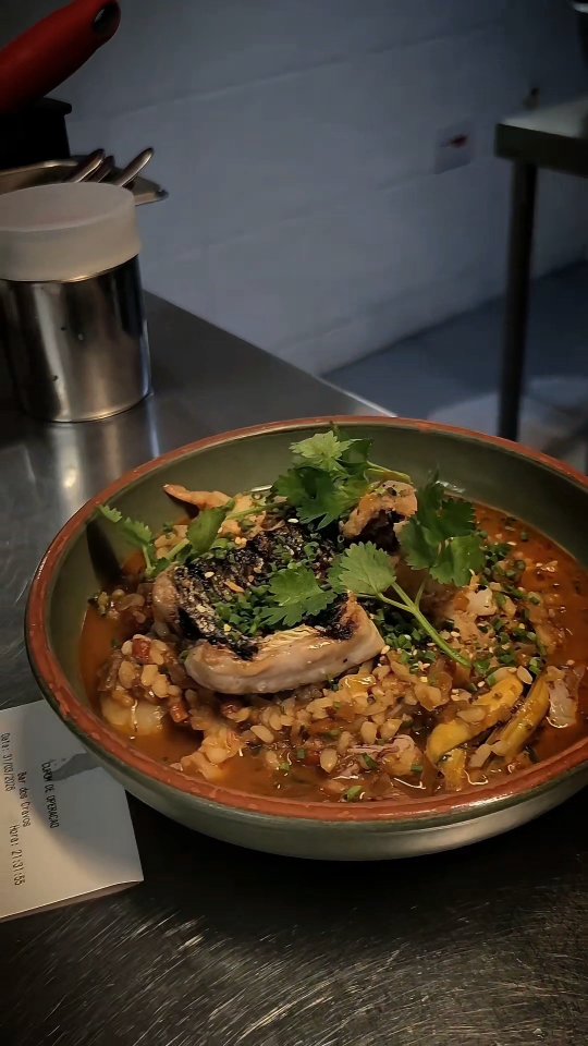 Posso deixar uma dica para a sua Páscoa?
Arroz do Pescador para quem gosta de um prato com aroma, caldo e presença.
Neste feriado, seguimos com o horário de funcionamento normal da casa e prontos para te receber.
Faça a sua reserva pelo link da bio.
#BarDosCravos #gastronomia #food #ArrozDoPescador