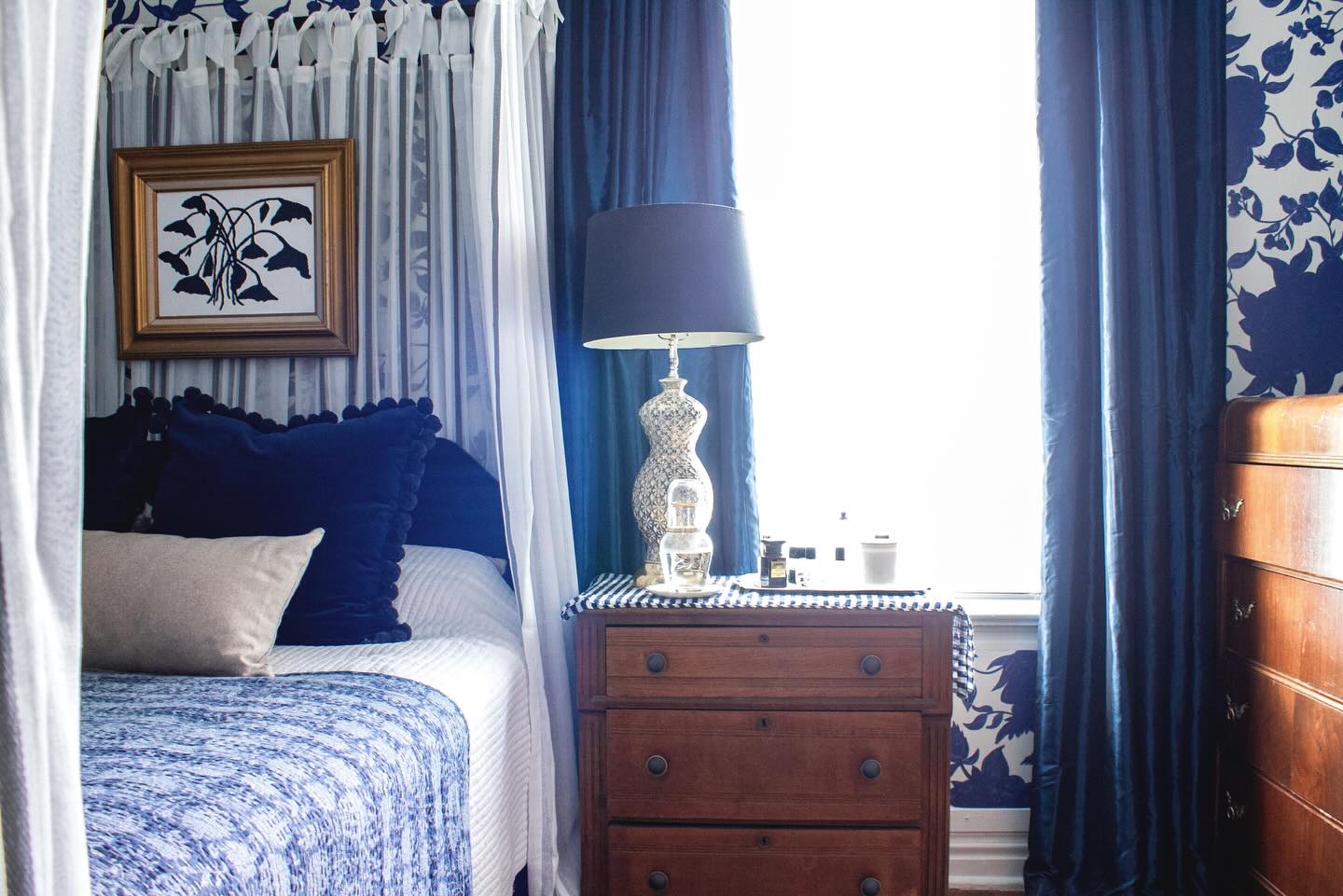 Another instance where personality and attention to detail can make all the difference.
Interior design- @nicholeloiaconodesign
#designkc #kcinteriordesign #kcinteriors #kcdesigner #brooksidekc