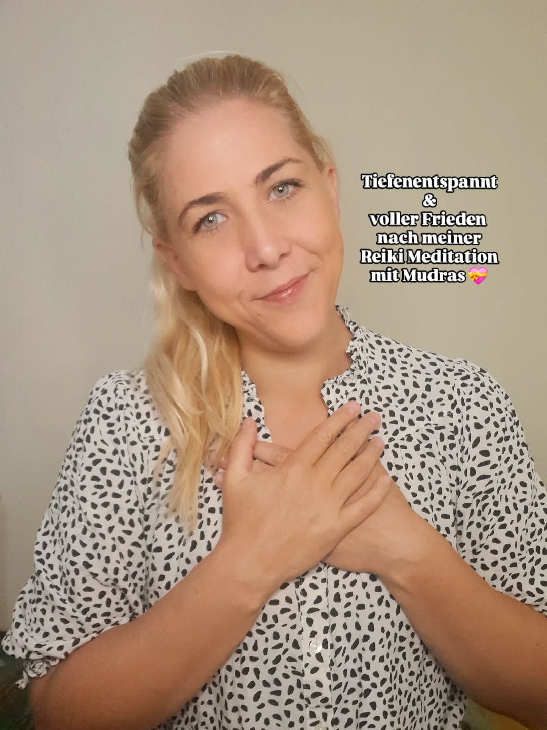 Ich habe gerade 2 Videos für meine Reiki Schülerinnen aufgenommen, in denen wir Reiki, Meditation & Mudras miteinander verbinden und bin jetzt selbst so Tiefenentspannt und gefüllt mit Frieden.
So eine tolle, heilende und wohltuende Kombination 💝🙌