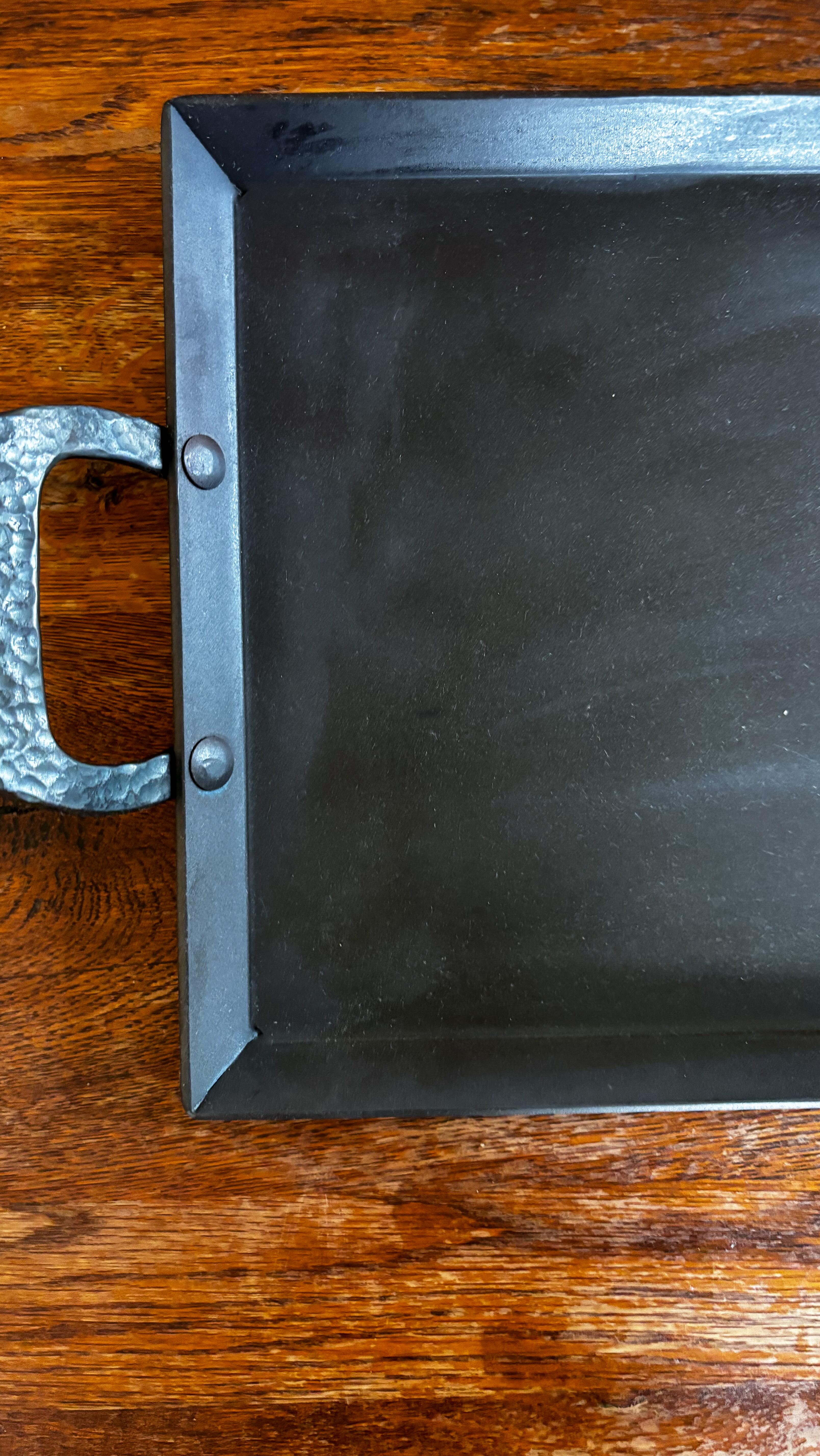 Our best seller and workhorse of a griddle just got an upgrade with an adjustment to the handles, the new style handles will now match the rest of our cookware. Same beautiful hammer marks and body of our original griddle just a slight upgrade. Our ‘new’ griddle will be ready for preorder today on the website at 1:00 est
#carbonsteel #virginia #madeintheusa #handforged