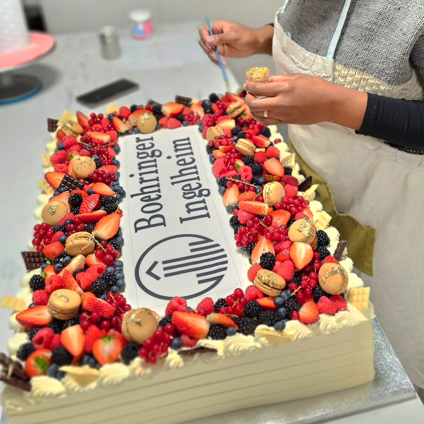 Big cake, big firm! Sheetcake 70x50cm... #fruitcake #fruit #cake #event #events #bigcake #taart #grotetaart #specialetaarten #weddingcakes #bruidstaart #bruidstaarten #bedrijfsfeest #bedrijfsevent #waasland #beveren #antwerpen #Zwijndrecht #Kruibeke #haasdonk