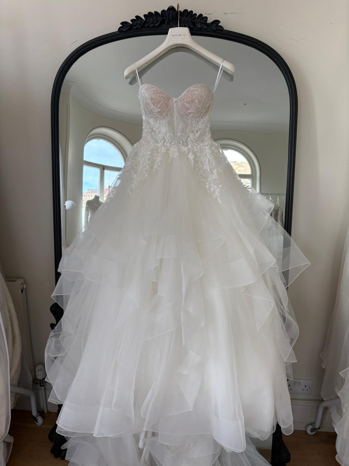 New dress in 🤍🤩
This beautiful ballgown from @nicolemilanoofficial is serving delicate embroidery, sheer corset and layers for days! Has this dress caught your eyes? Don’t forget to book your appointment to try it out and take it home the same day.