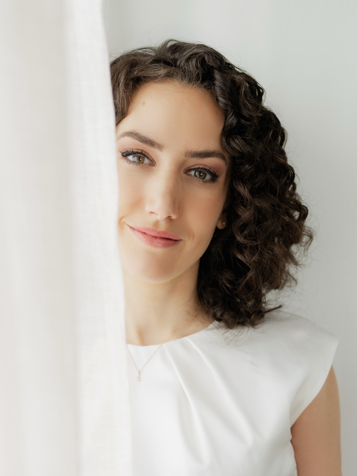 G u c k G u c k 👋 Bevor der Bauch immer größer wird, noch bei der lieben @jennifergruenauer im Studio gewesen. 📸 H&M von der besten @nina.moessner ❤️
.
.
.
.
.
#helloitsme #photoshoot #bittelächeln