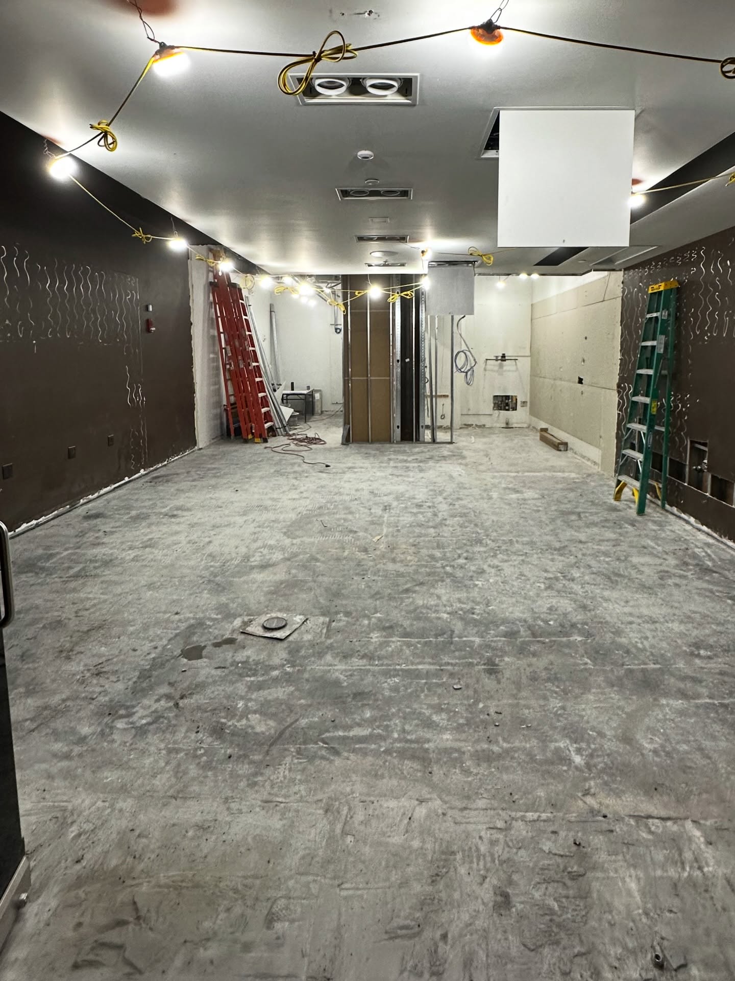 Demolition is not just about tearing structures down.
It’s about doing it with planning, safety, and expertise.
At Build Wise Solution, we execute controlled demolitions, minimizing risks and optimizing every stage of the process.
If you’re looking for a team that works with precision and responsibility, you’re in the right place.
Contact us and take your project to the next level.
#ProfessionalDemolition
#SafeConstruction
#BuildWiseSolution
#CivilEngineering
#ConstructionServices