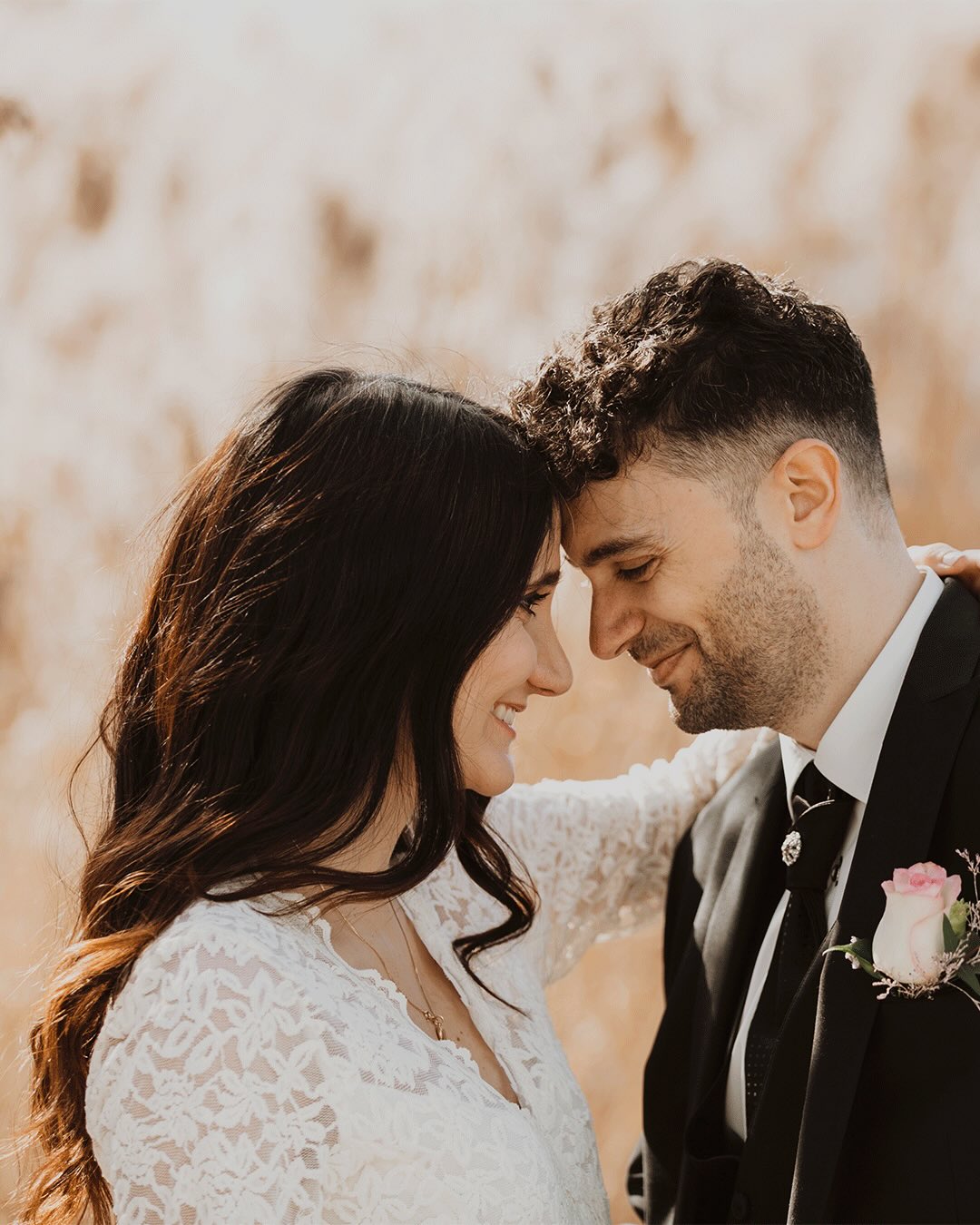 Stefania e Simone hanno celebrato la loro unione immersi nella bellezza di un paesaggio invernale. La loro presenza ha scaldato uno scenario ancora avvolto dal freddo.
Un giorno che parla da sé.❣️❄️
-
#wedding #matrimonioticino #matrimonio #weddingphotography #love